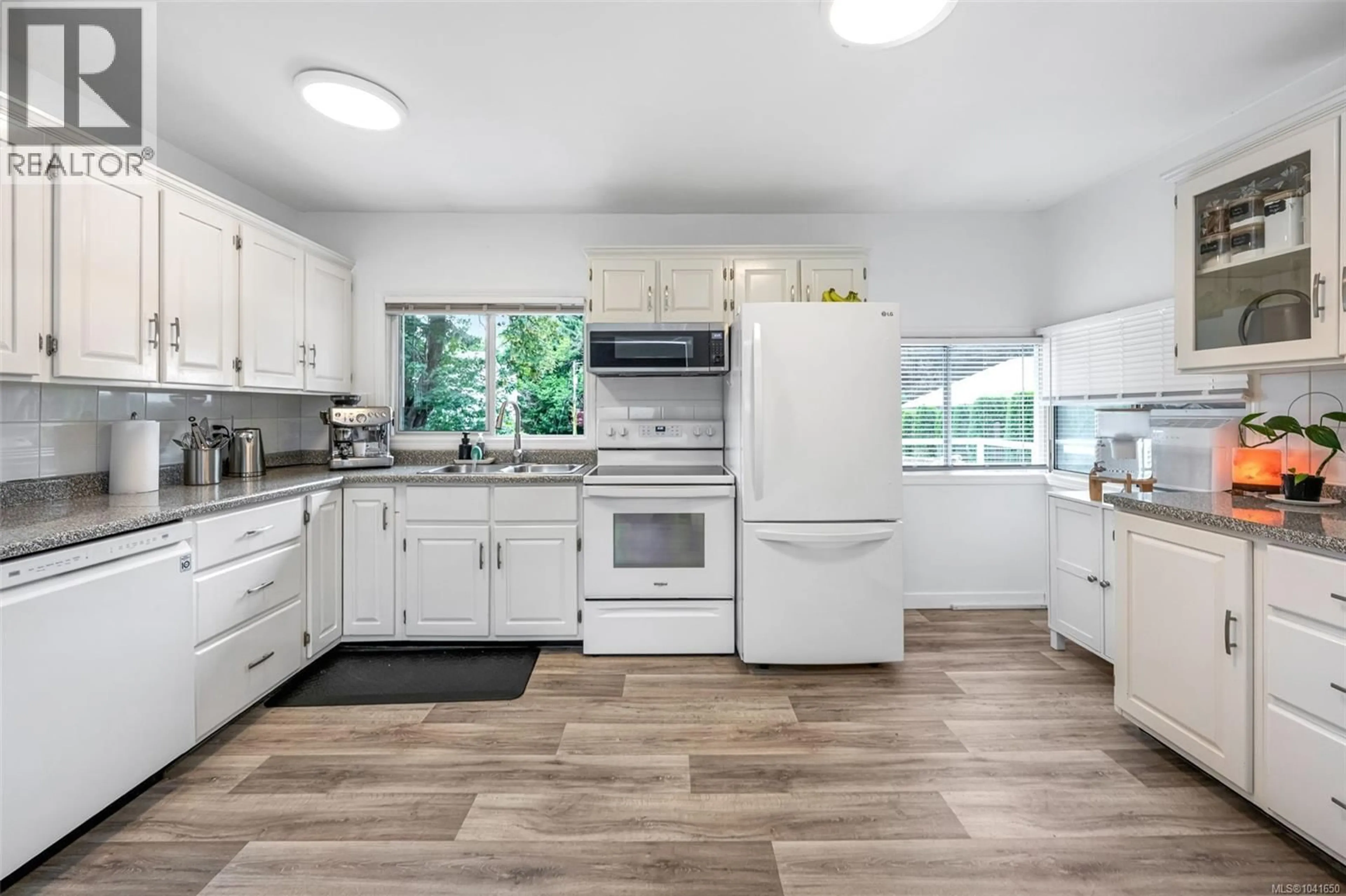 Open concept kitchen, ceramic/tile floor for 105 COWICHAN AVENUE, Lake Cowichan British Columbia V0R2G0