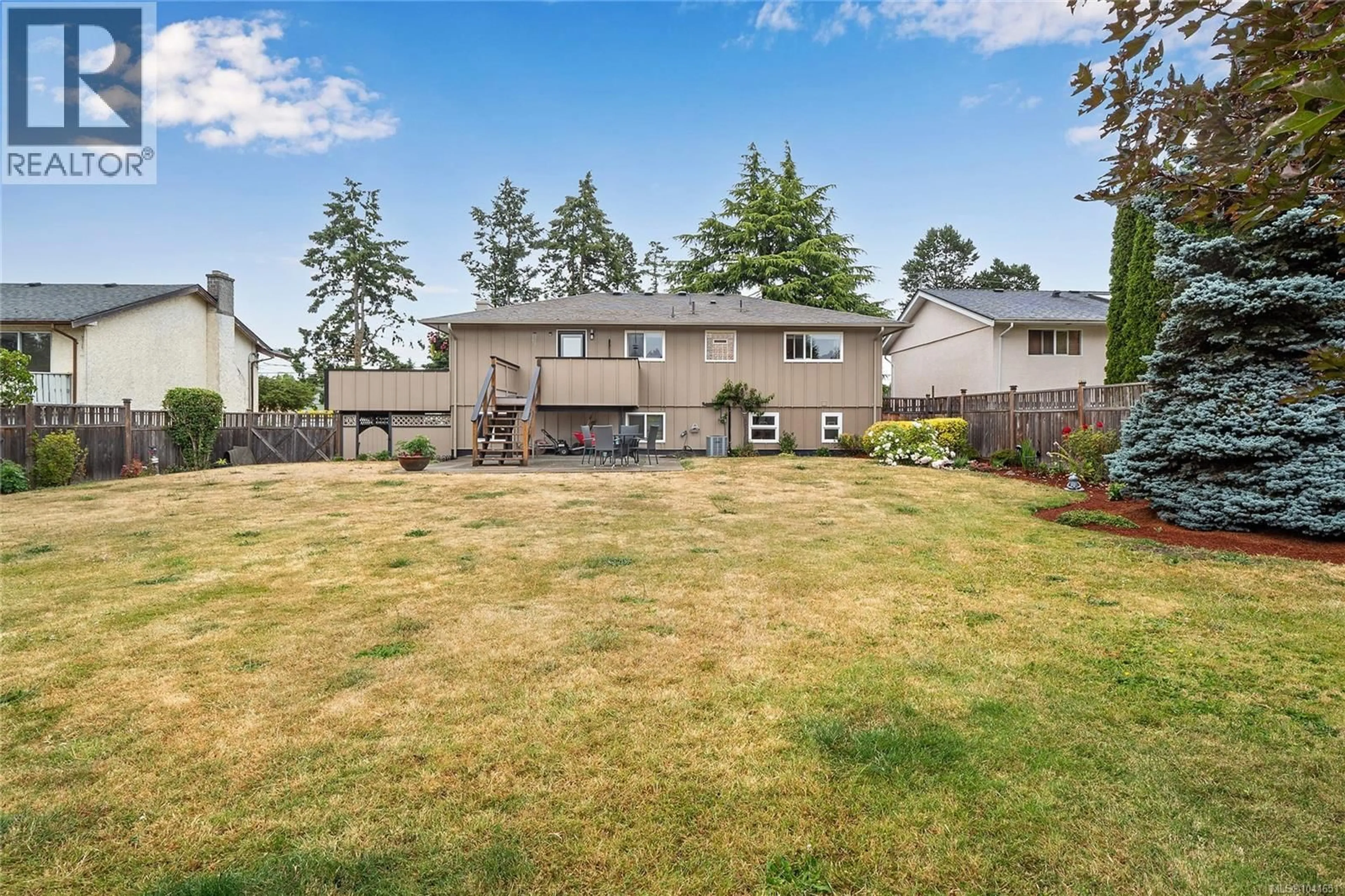 A pic from outside/outdoor area/front of a property/back of a property/a pic from drone, unknown for 1571 KENMORE ROAD, Saanich British Columbia V8N2E2