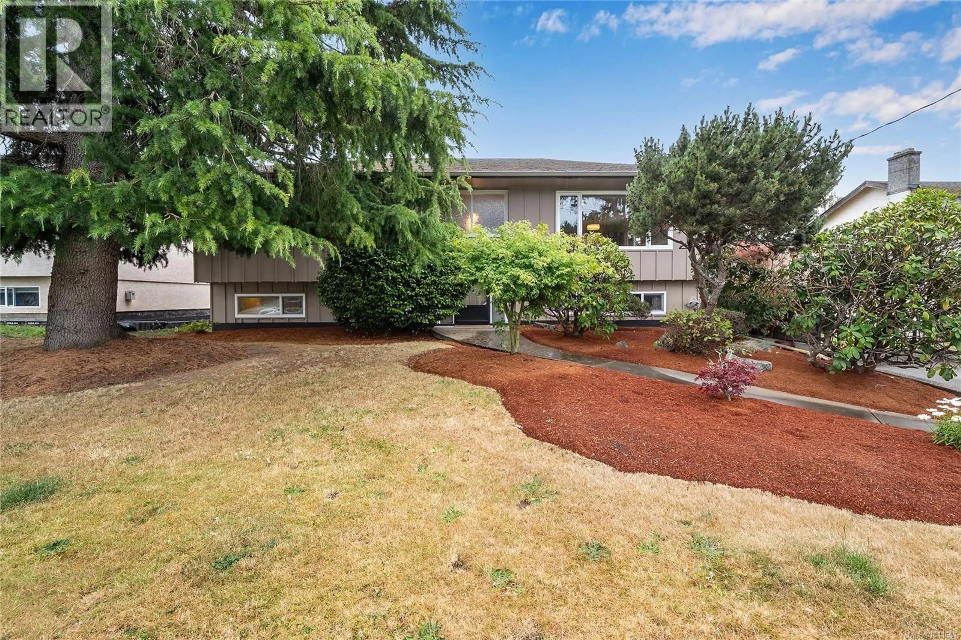 Patio, unknown for 1571 KENMORE ROAD, Saanich British Columbia V8N2E2