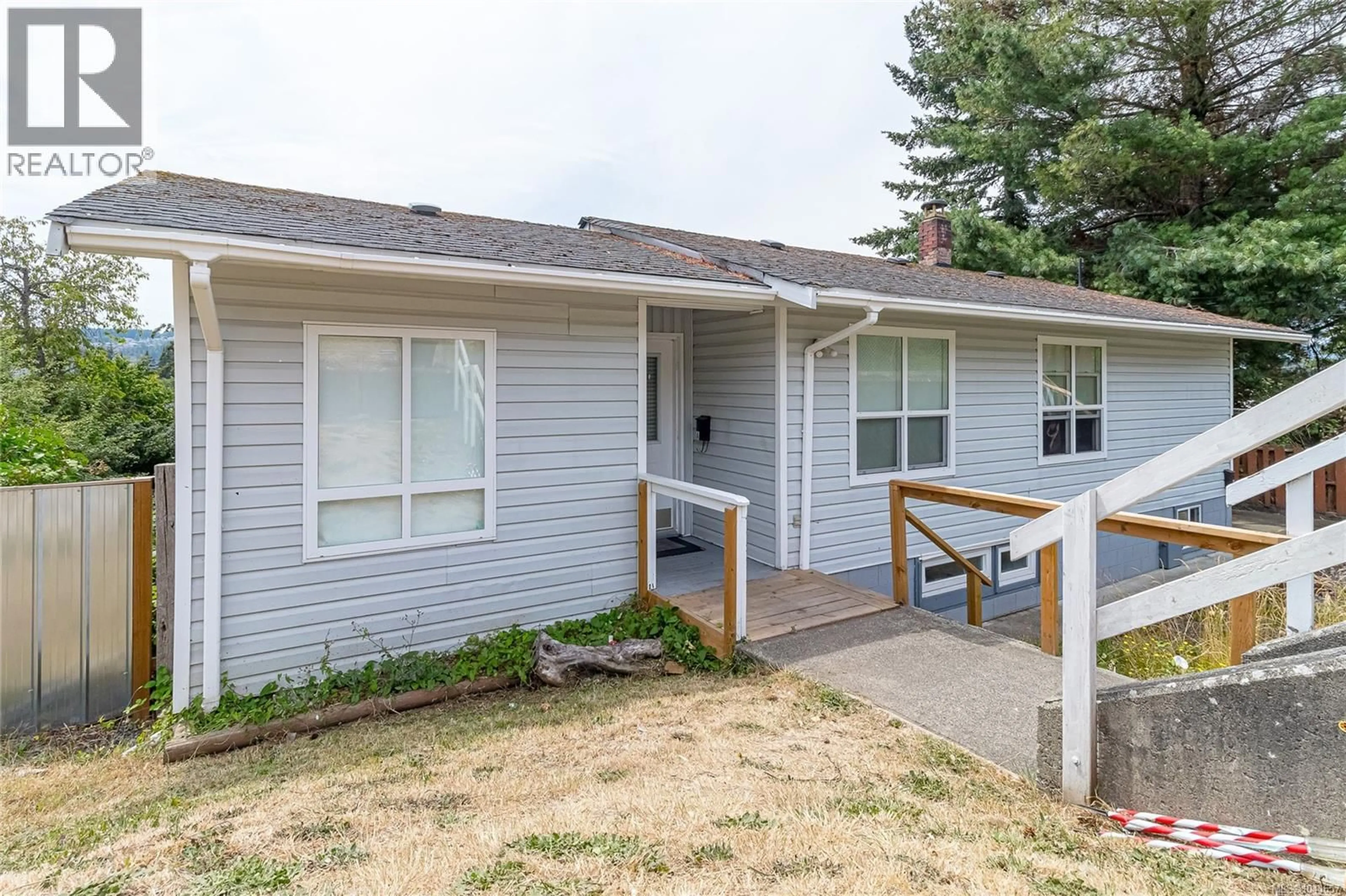 Home with vinyl exterior material, street for 1601 TOWNSITE ROAD, Nanaimo British Columbia V9S1M9