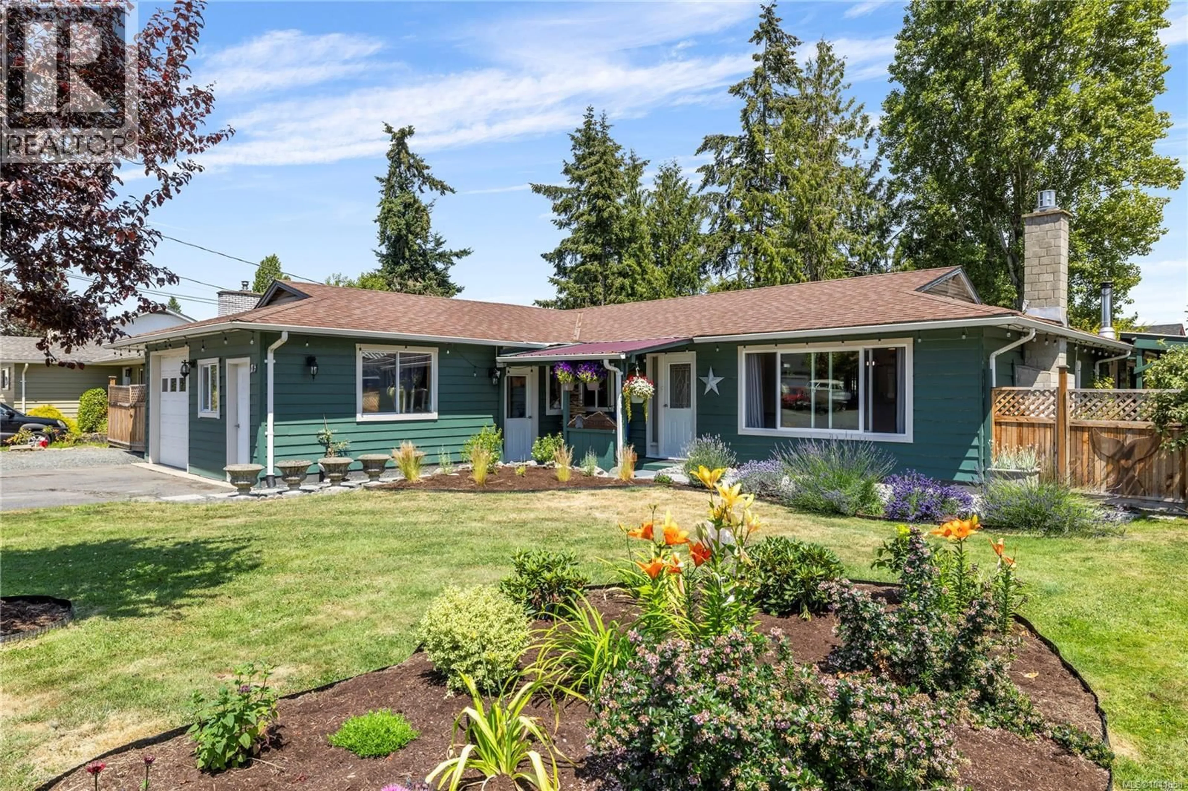Home with vinyl exterior material, street for 16 SANGSTER PLACE, Parksville British Columbia V9P1G4