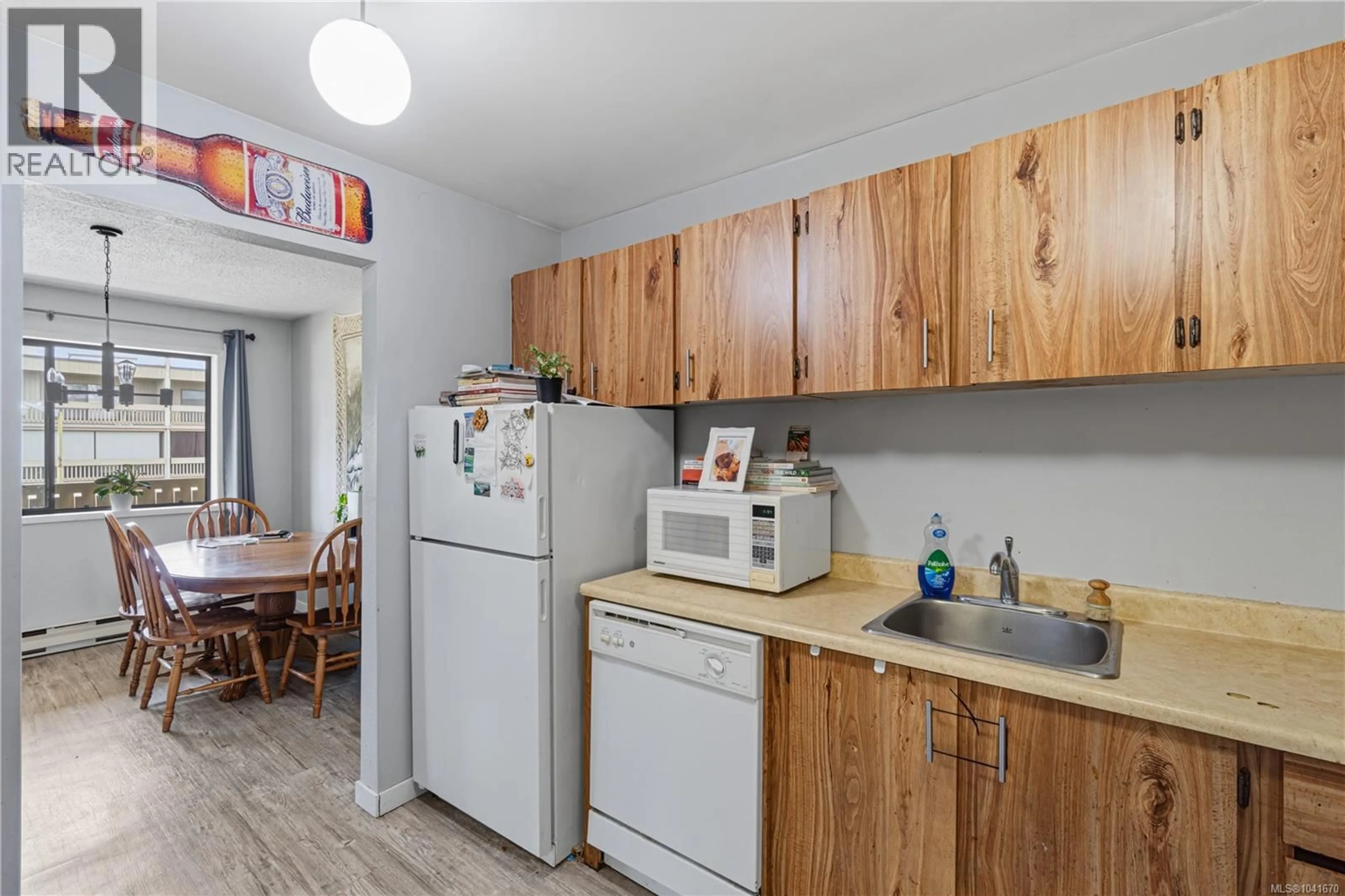 Standard kitchen, wood/laminate floor for 201 - 345 MORISON AVENUE, Parksville British Columbia V9P1P4