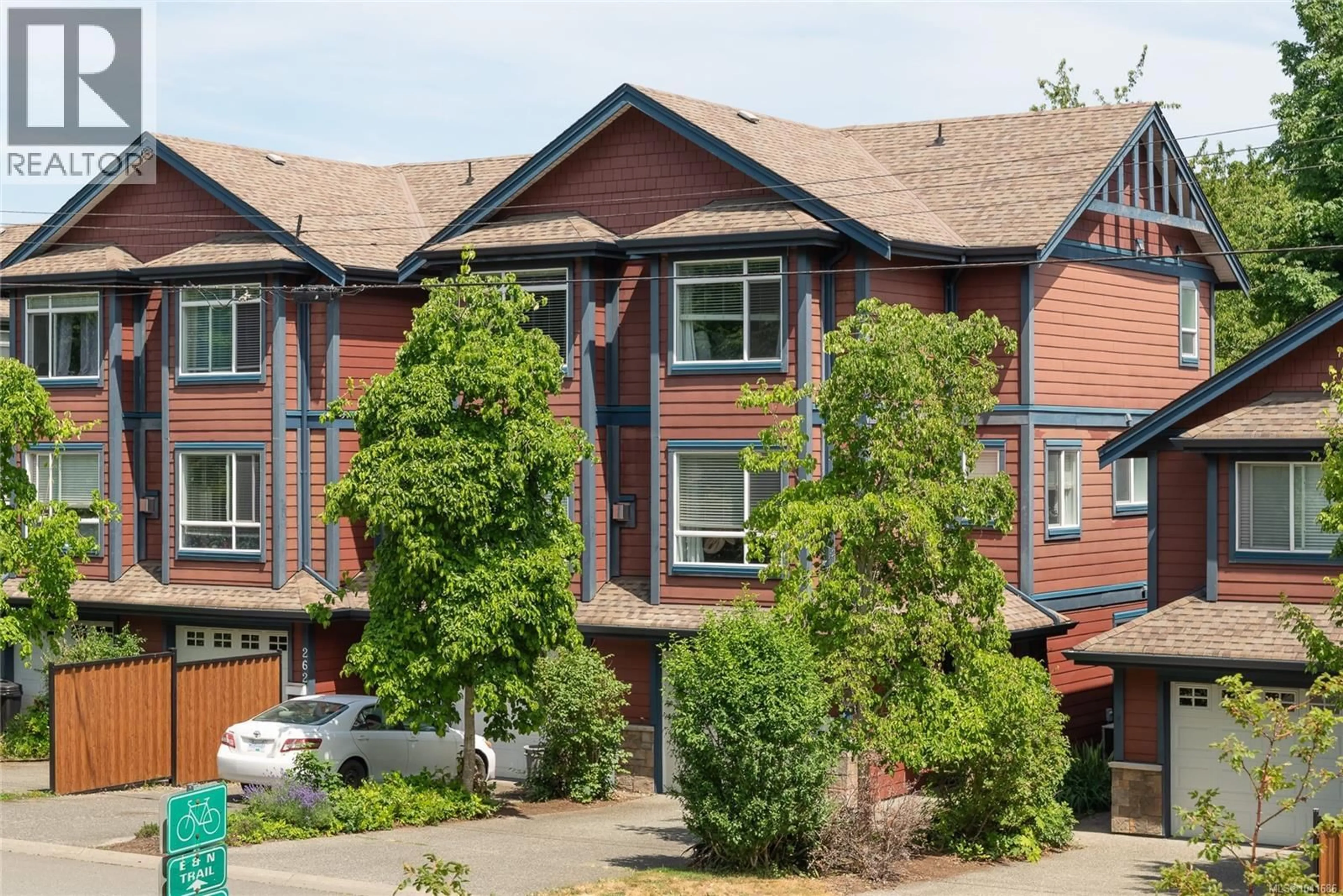 A pic from outside/outdoor area/front of a property/back of a property/a pic from drone, street for 254 CALEDONIA AVENUE, Nanaimo British Columbia V9S4K5