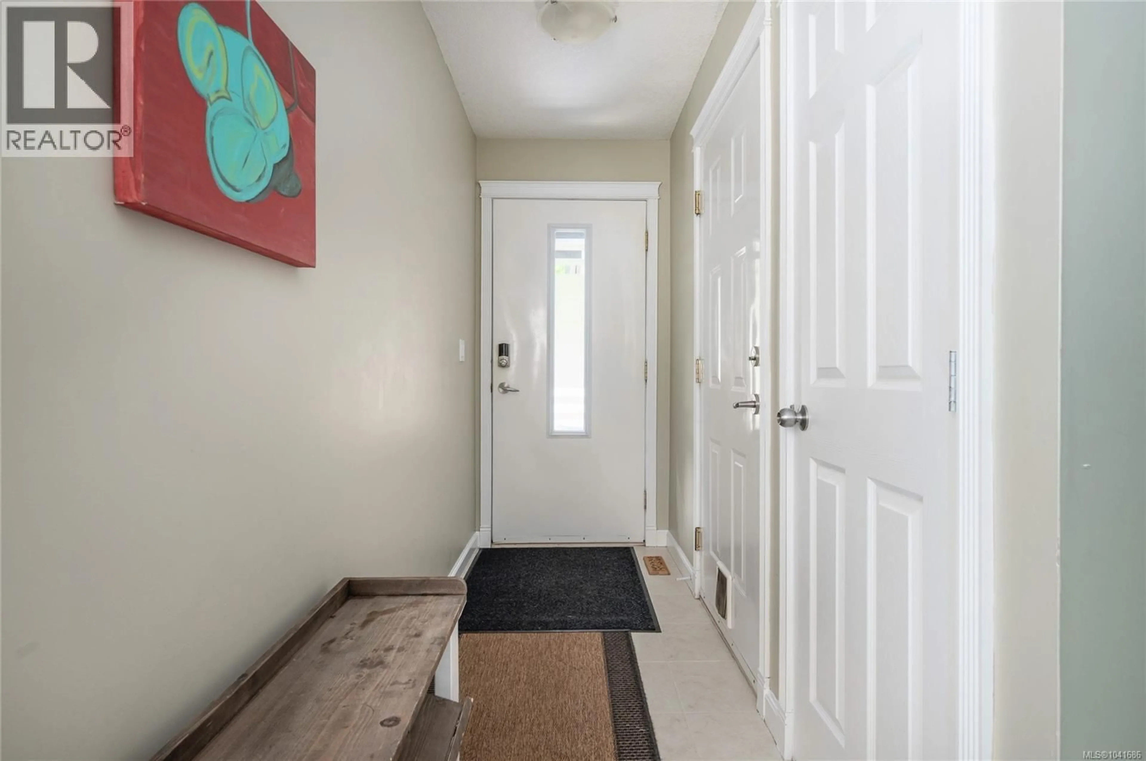 Indoor entryway for 254 CALEDONIA AVENUE, Nanaimo British Columbia V9S4K5