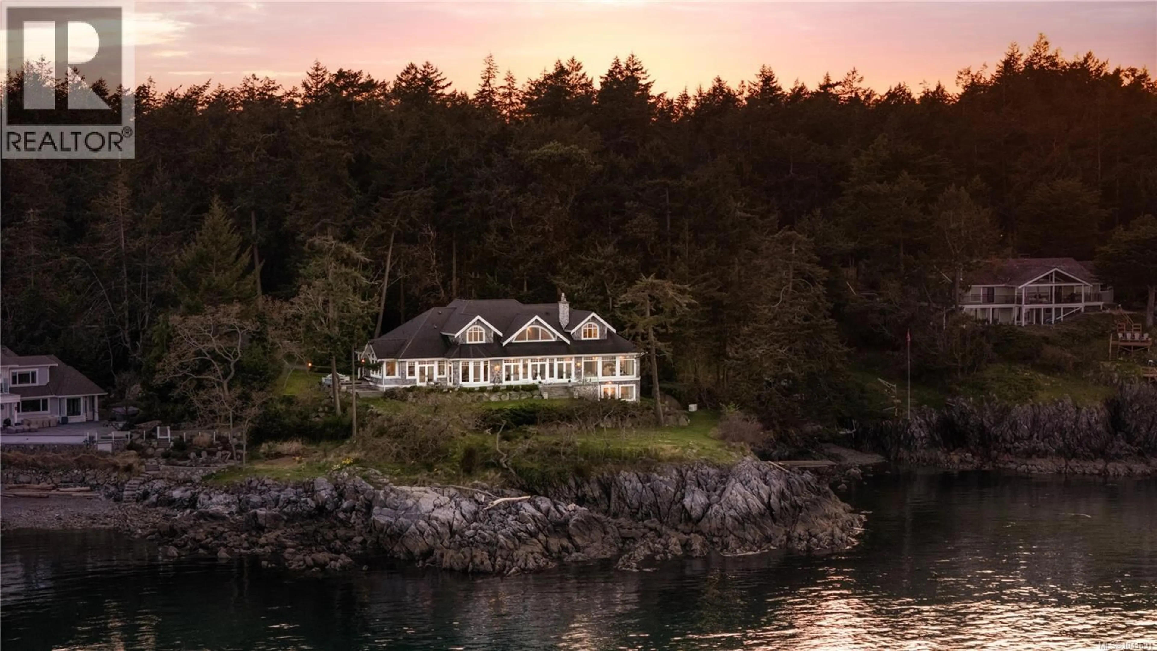Blurry image for 2600 QUEENSWOOD DRIVE, Saanich British Columbia V8N1X5