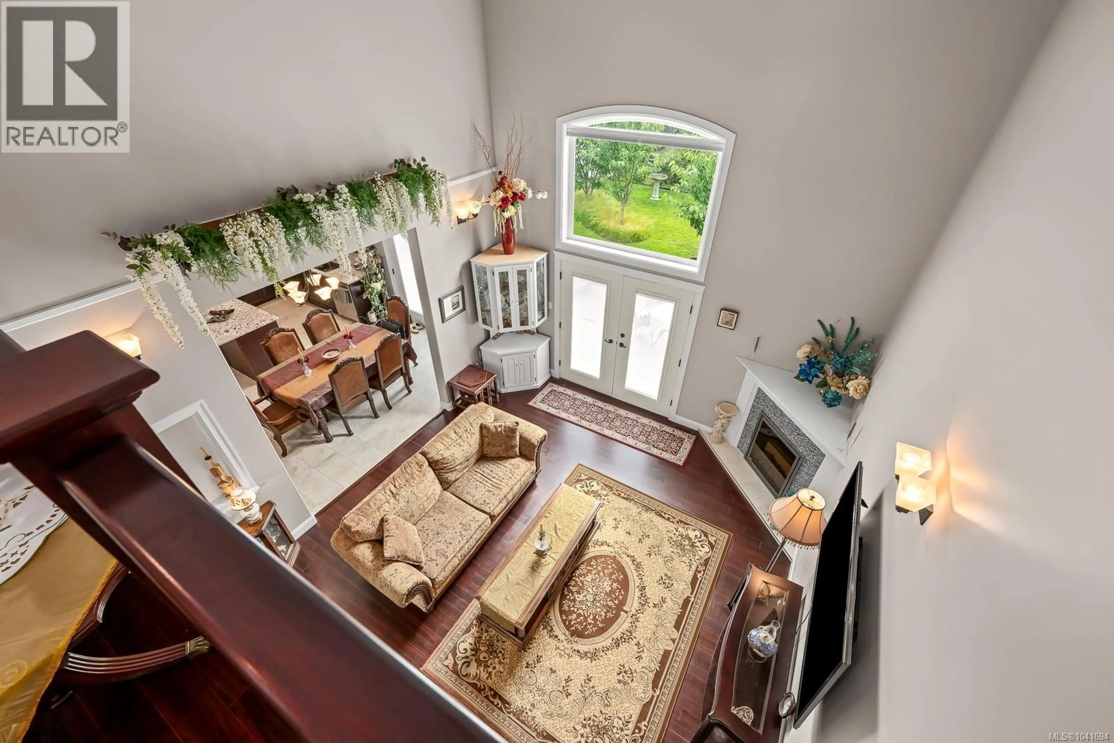 Indoor foyer for 3311 WISCONSIN WAY, Campbell River British Columbia V9H0A9