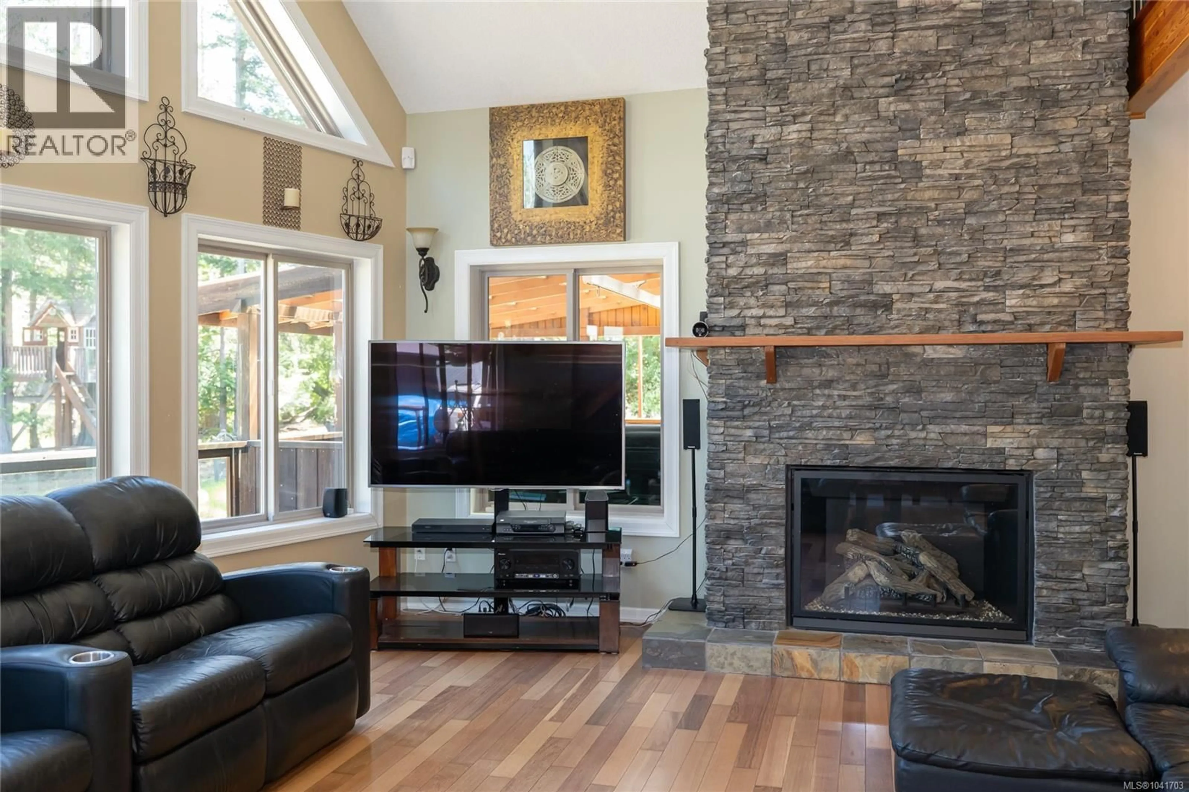 Home theater for 1974 SADDLE DRIVE, Nanoose Bay British Columbia V9P9C2