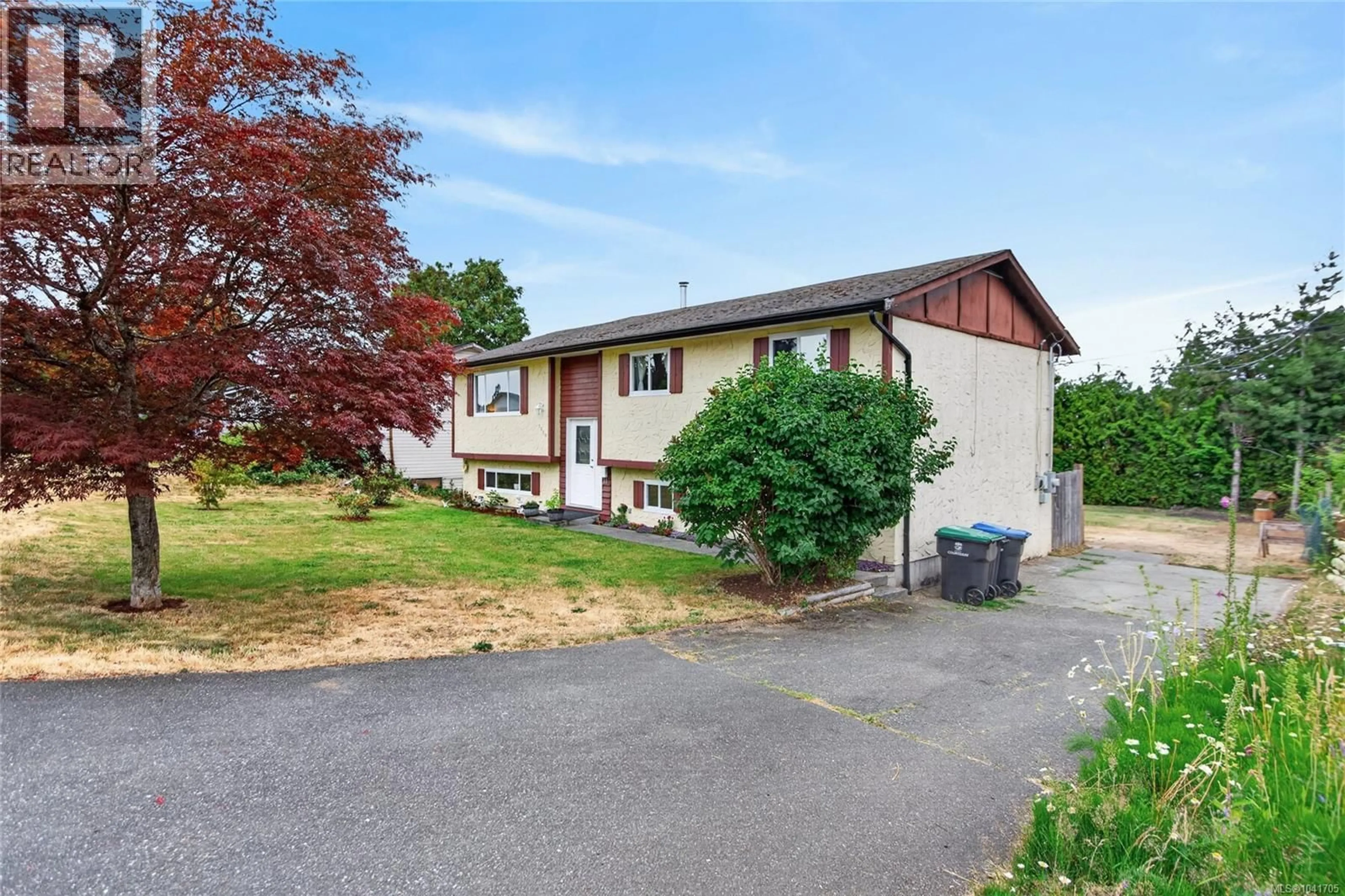 A pic from outside/outdoor area/front of a property/back of a property/a pic from drone, street for 1929 DOGWOOD DRIVE, Courtenay British Columbia V9N3B1