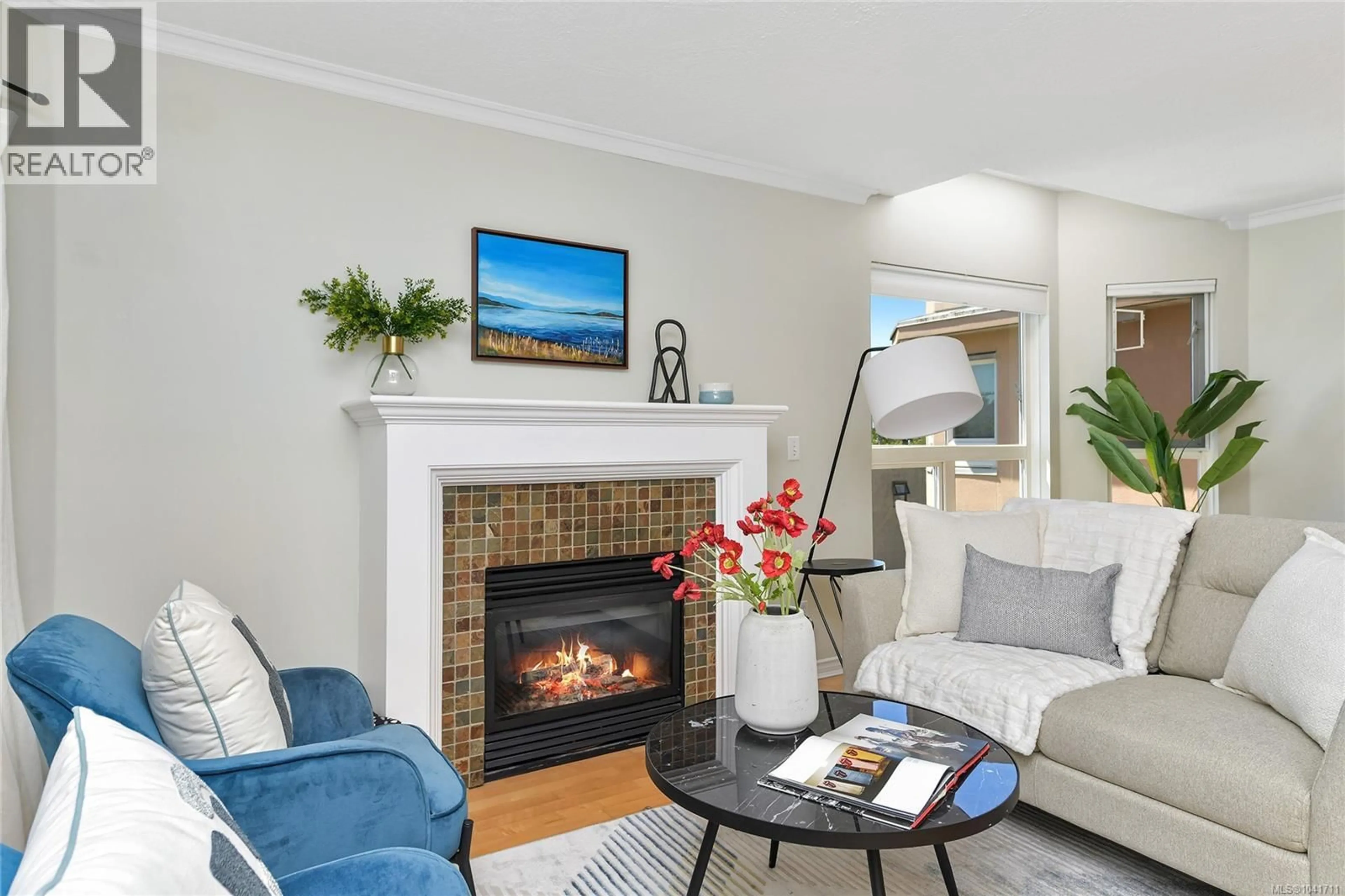 Living room with furniture, unknown for 408 - 1519 HILLSIDE AVENUE, Victoria British Columbia V8T2C1