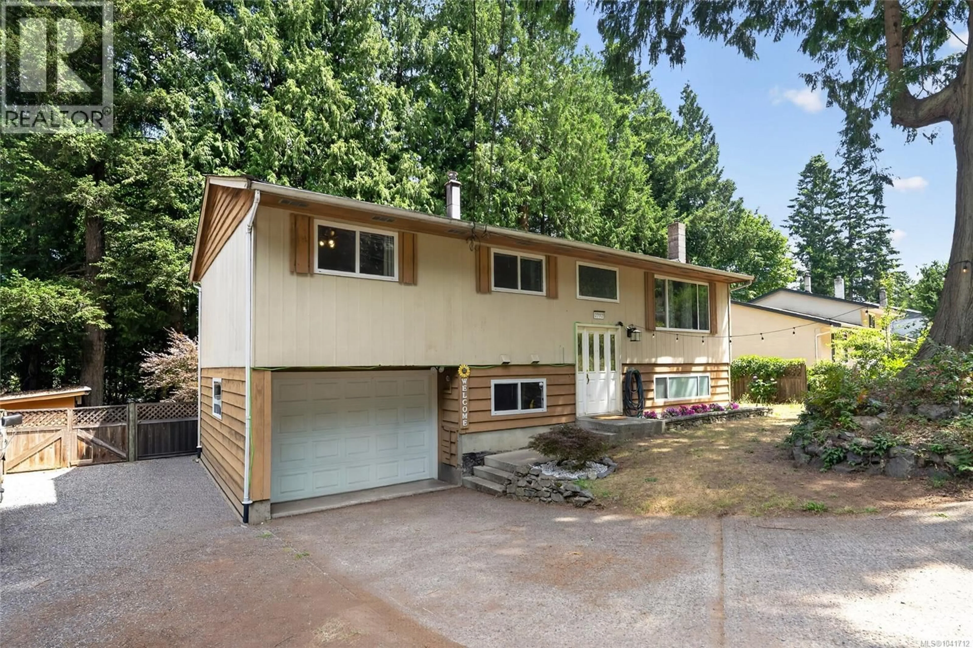 Home with vinyl exterior material, street for 2702 BEAVER CREEK CRESCENT, Nanaimo British Columbia V9T3K4