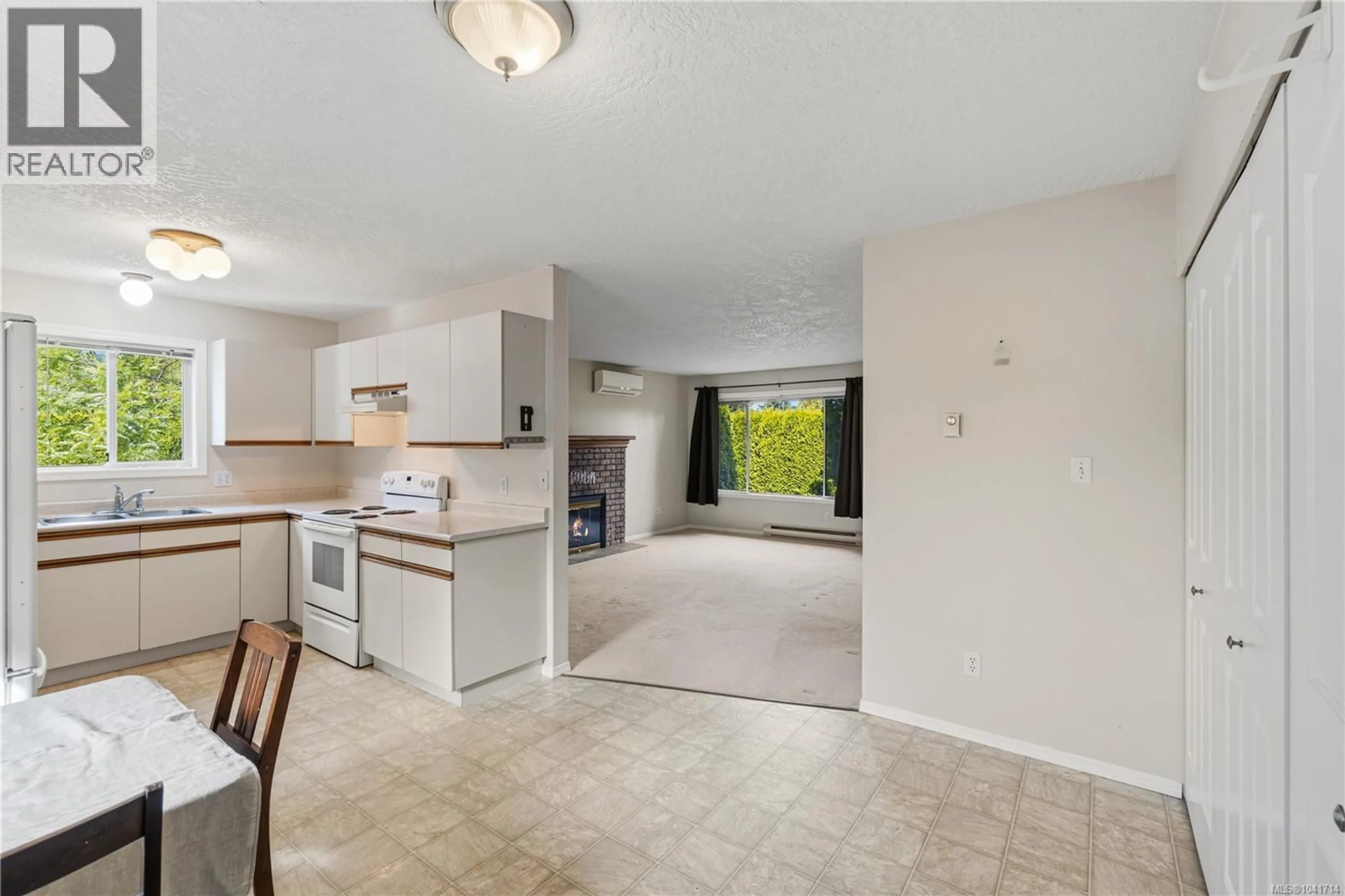 Open concept kitchen, ceramic/tile floor for 1040 5TH AVENUE, Ladysmith British Columbia V9G1A2