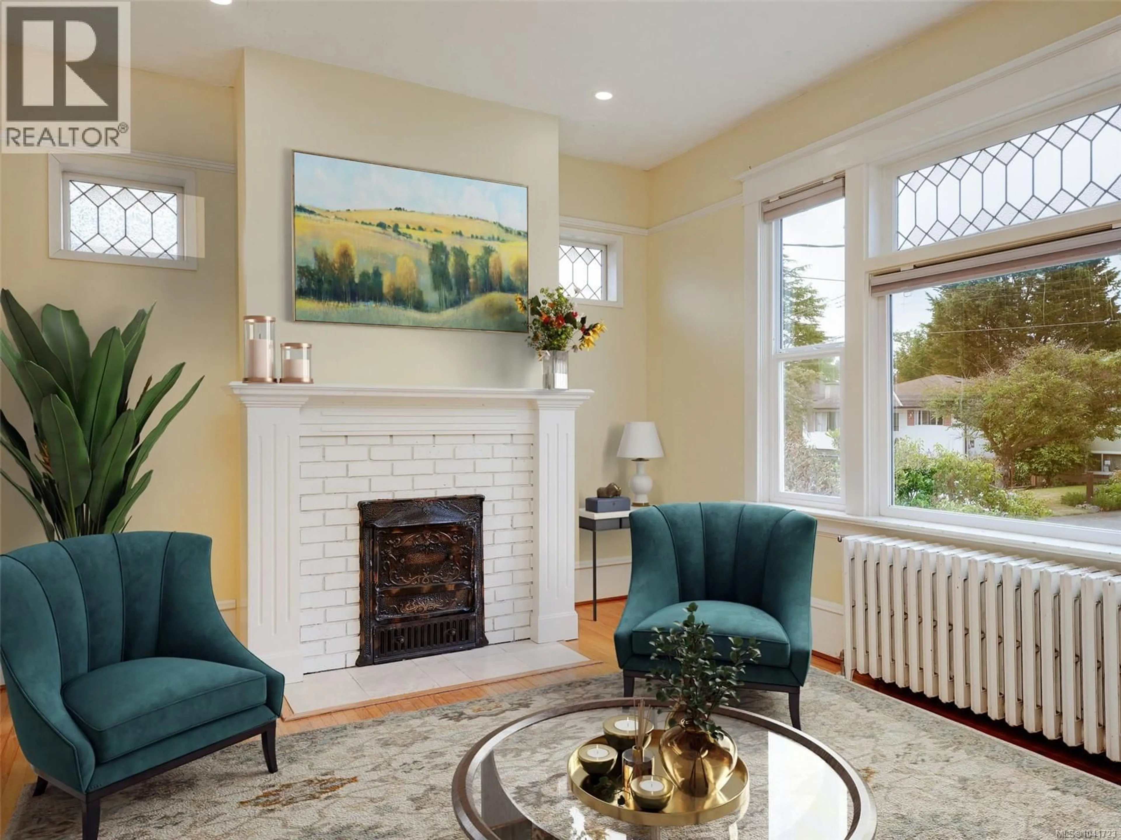 Living room with furniture, unknown for 1344 LANG STREET, Victoria British Columbia V8T2S5