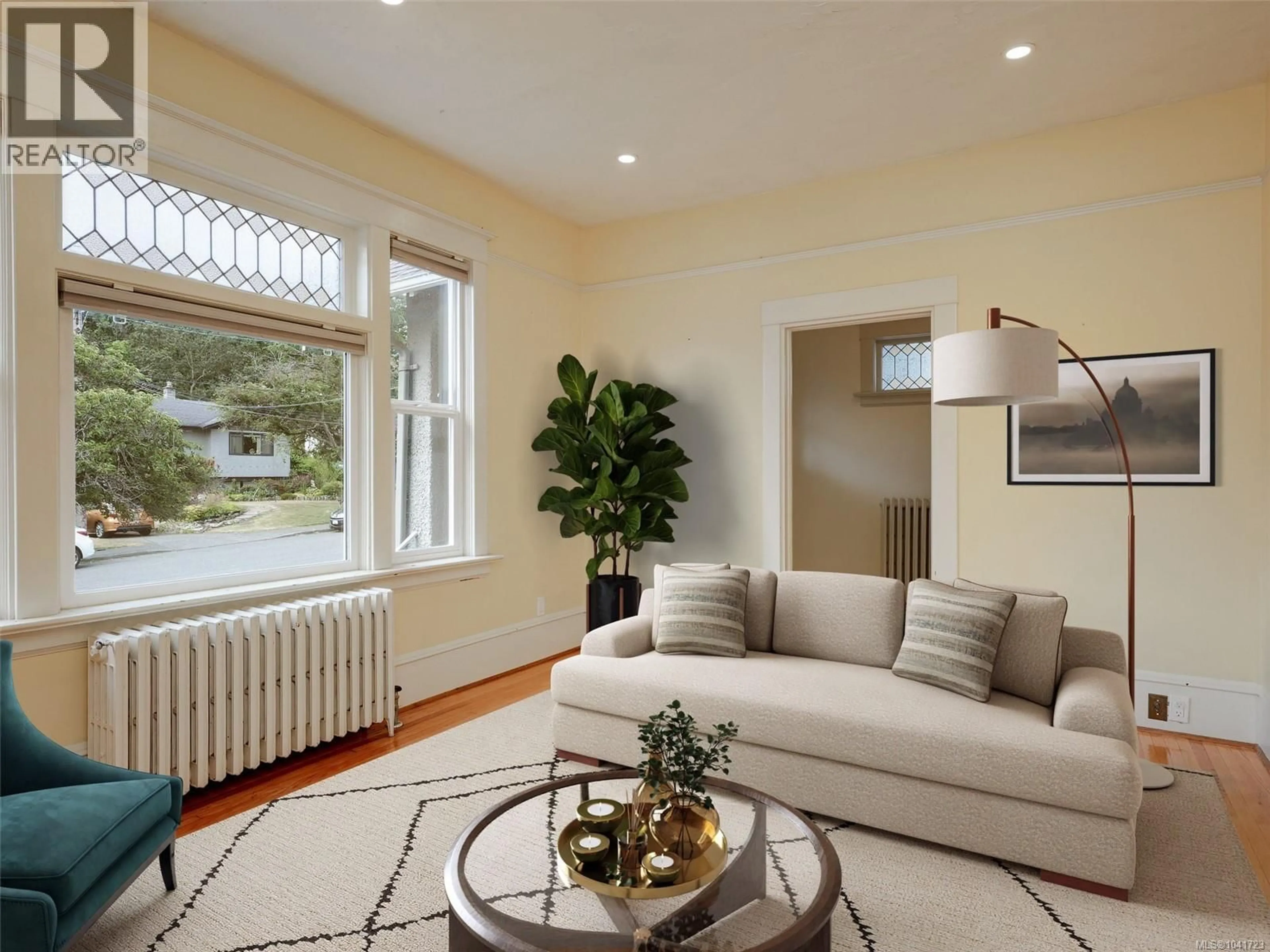 Living room with furniture, unknown for 1344 LANG STREET, Victoria British Columbia V8T2S5