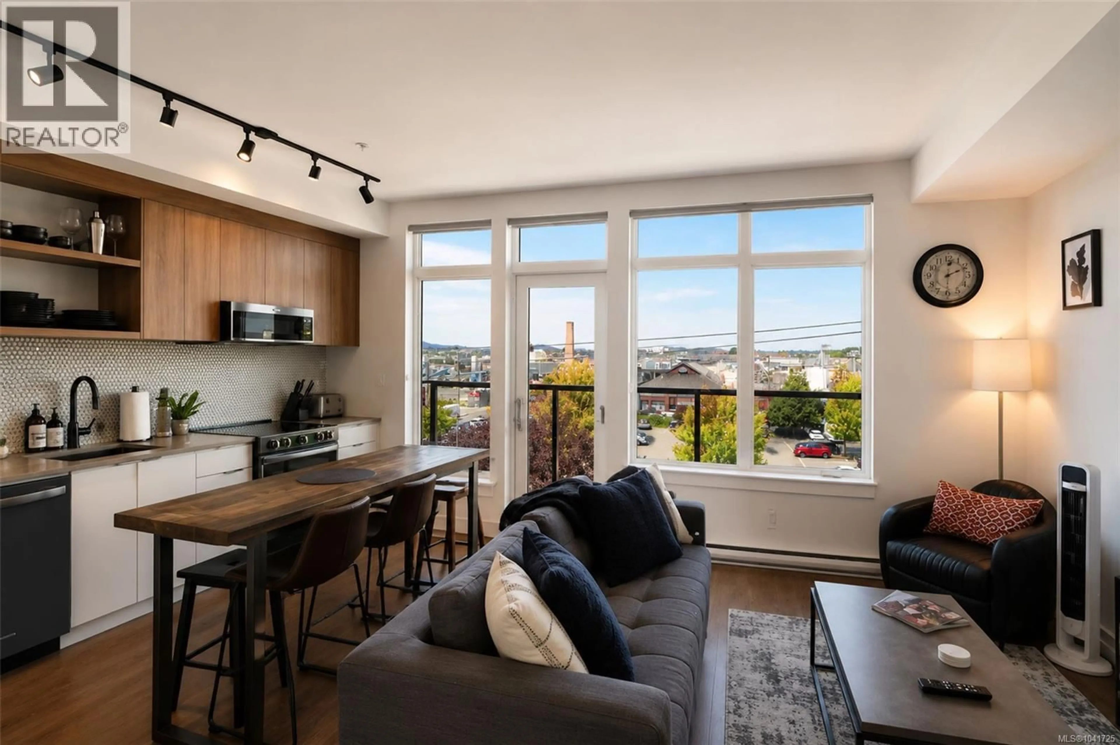 Open concept kitchen, wood/laminate floor for 415 - 515 CHATHAM STREET, Victoria British Columbia V8T0C8