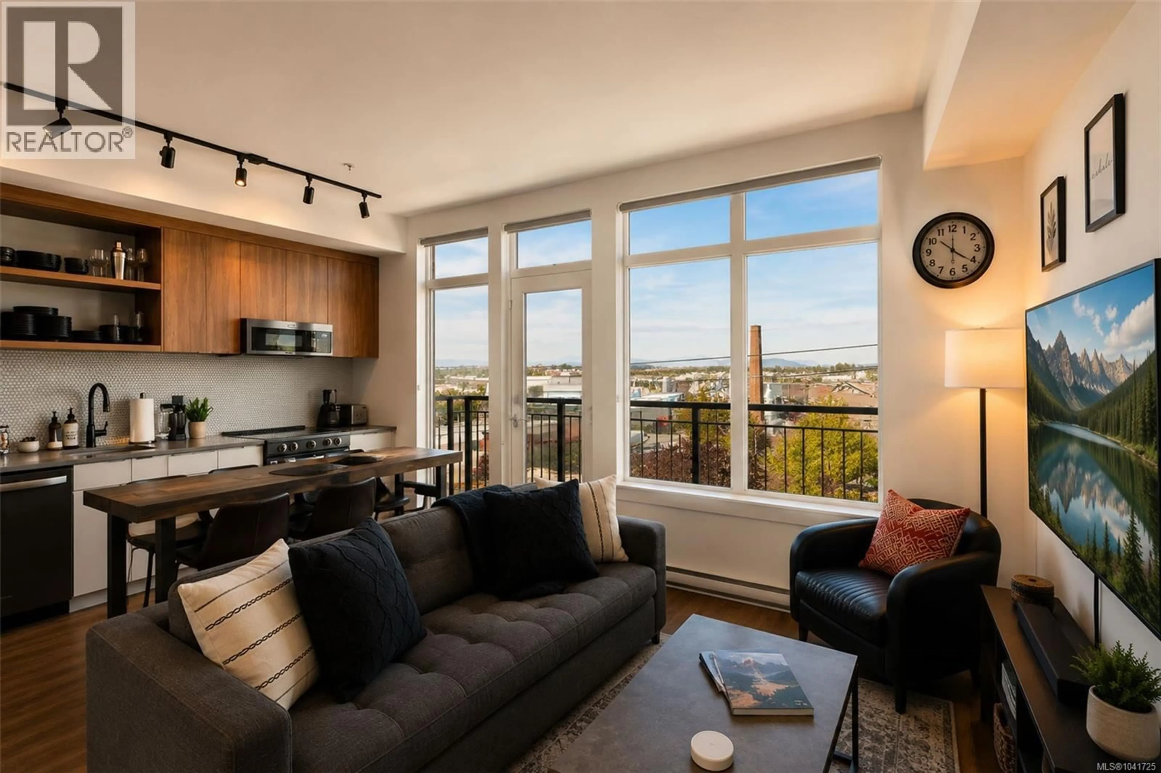 Living room with furniture, wood/laminate floor for 415 - 515 CHATHAM STREET, Victoria British Columbia V8T0C8