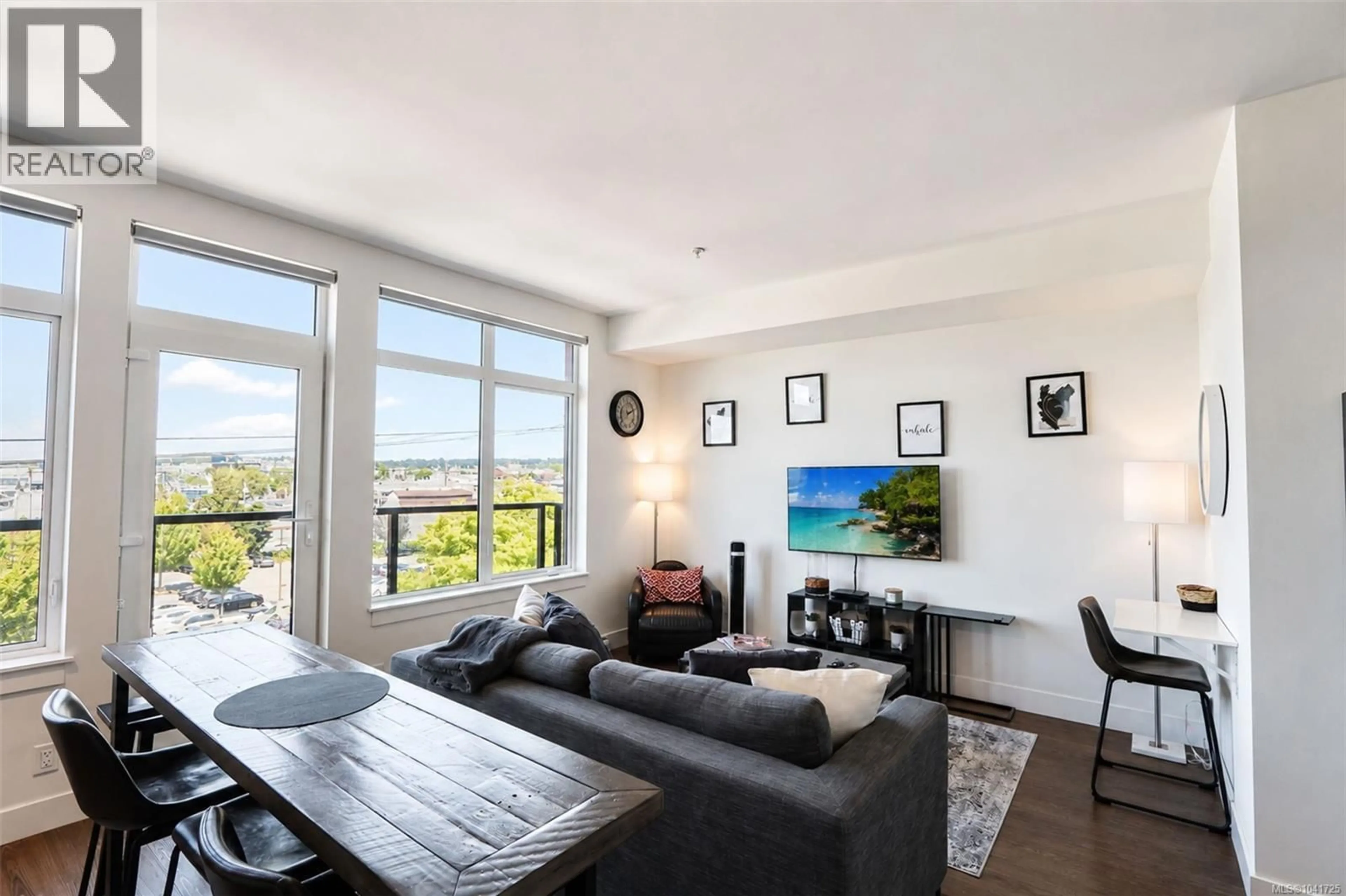 Living room with furniture, unknown for 415 - 515 CHATHAM STREET, Victoria British Columbia V8T0C8