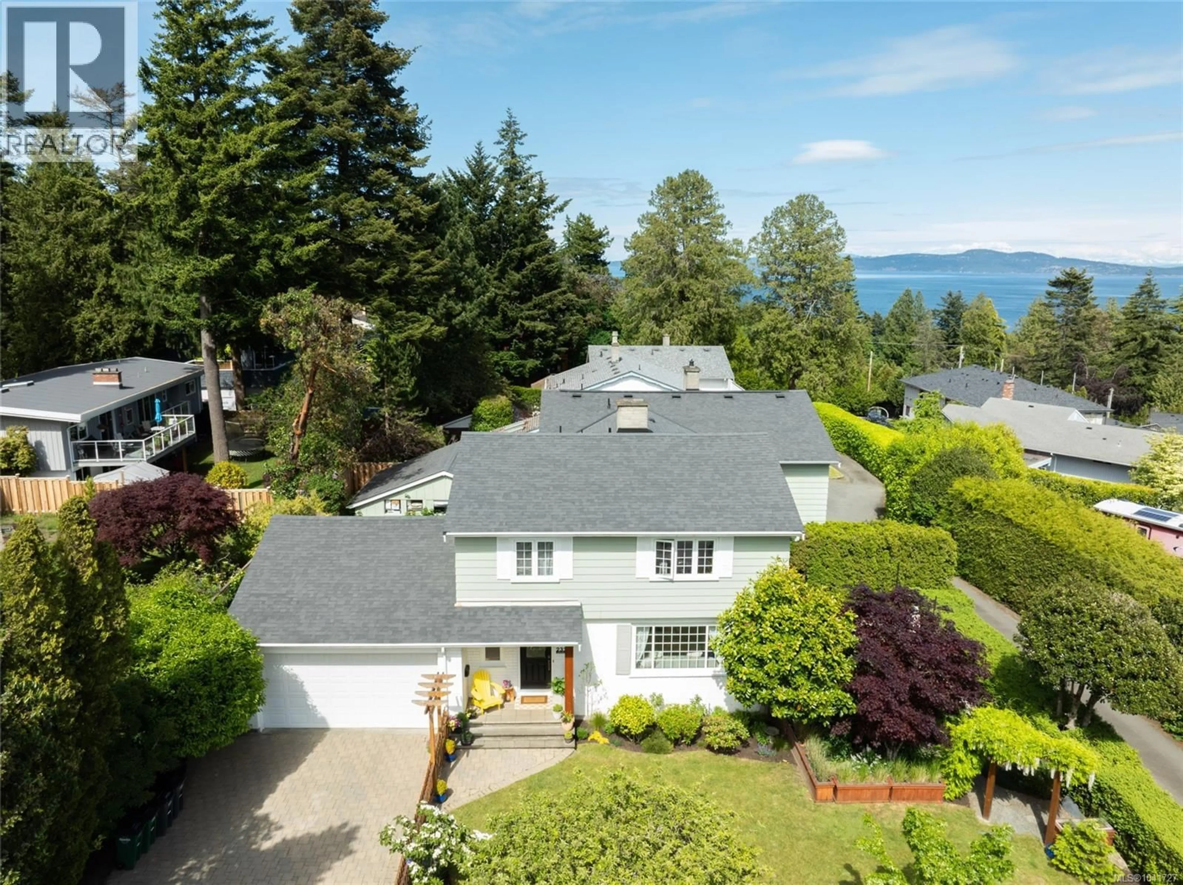 A pic from outside/outdoor area/front of a property/back of a property/a pic from drone, water/lake/river/ocean view for 2320 HOLLYHILL PLACE, Saanich British Columbia V8N1T9