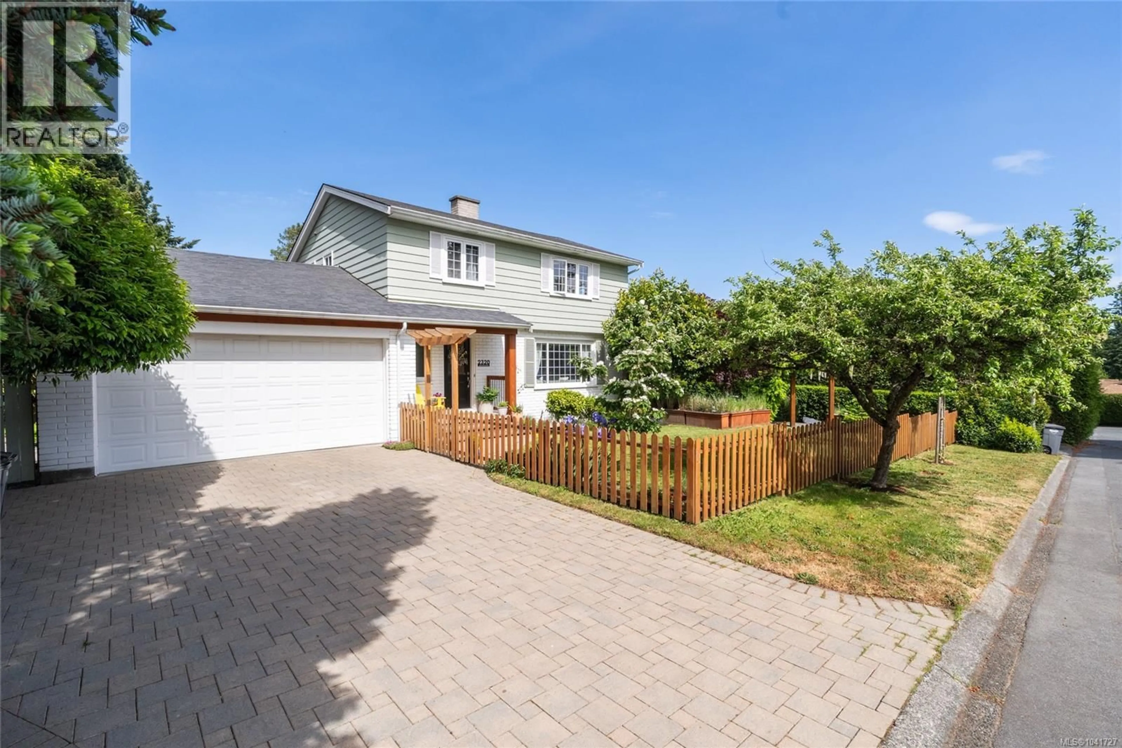 A pic from outside/outdoor area/front of a property/back of a property/a pic from drone, street for 2320 HOLLYHILL PLACE, Saanich British Columbia V8N1T9