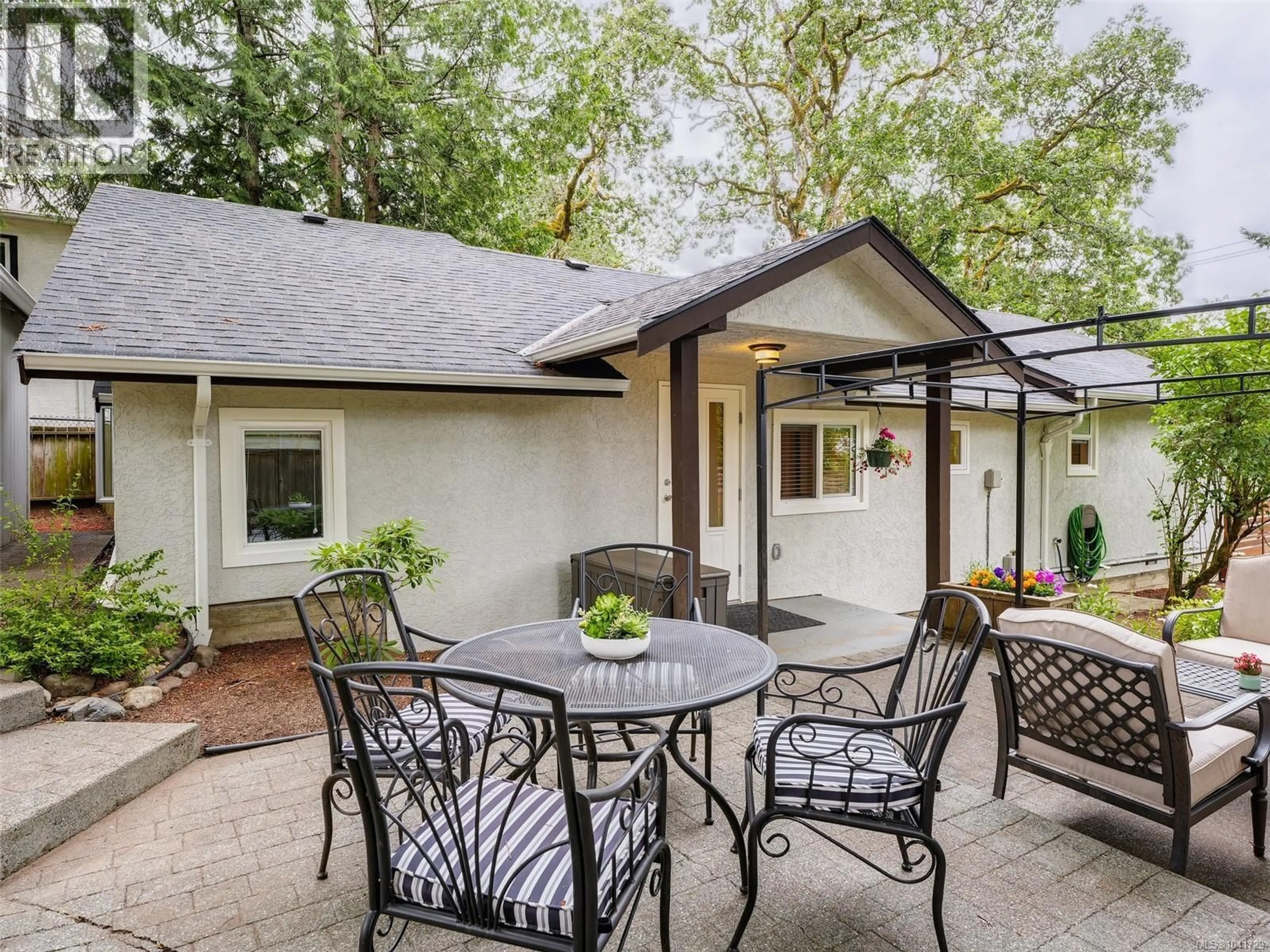 Patio, street for 1266 BURNSIDE ROAD WEST, View Royal British Columbia V8Z1P1