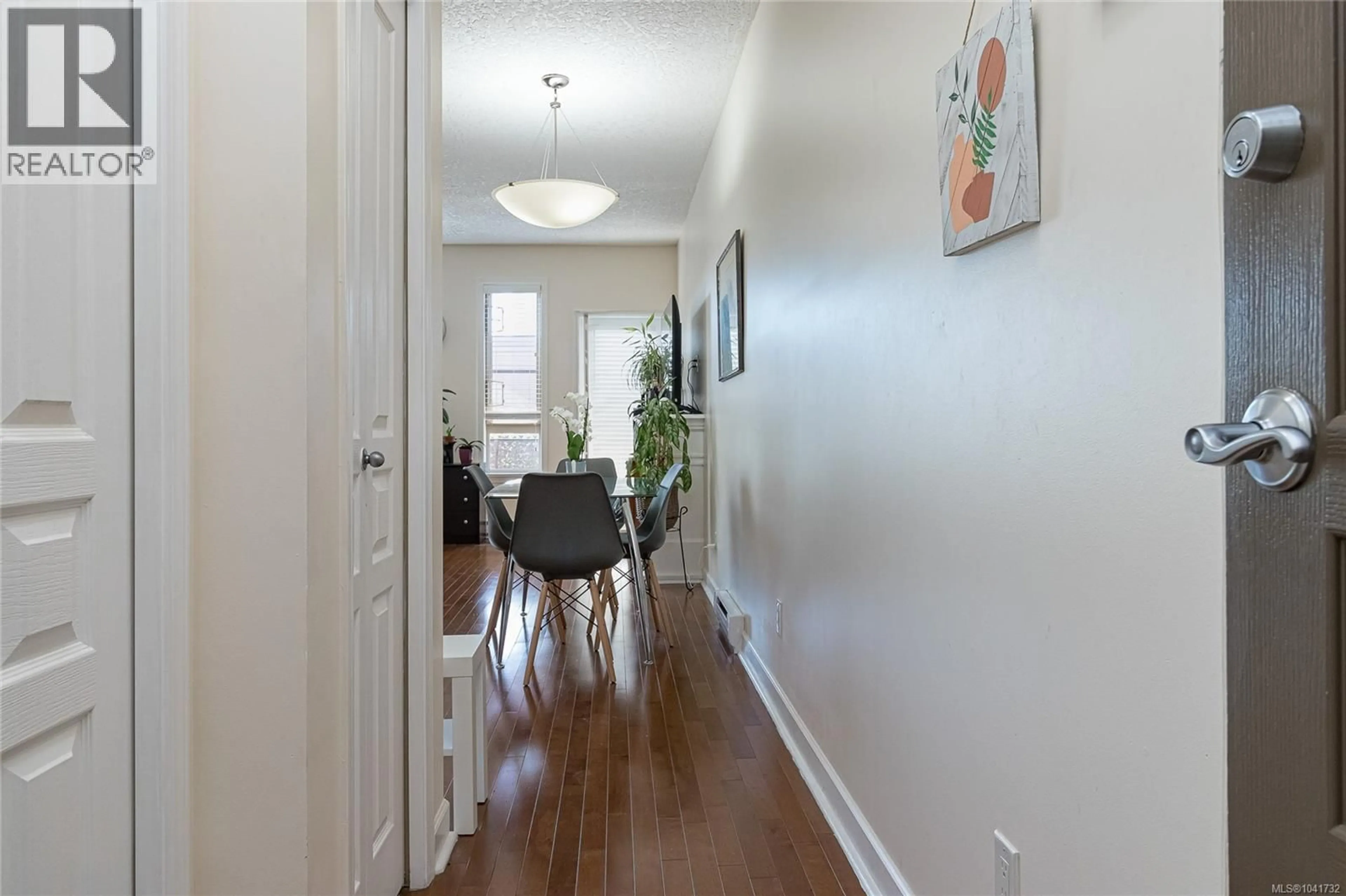 Indoor entryway for 401 - 825 GOLDSTREAM AVENUE, Langford British Columbia V9B0C3