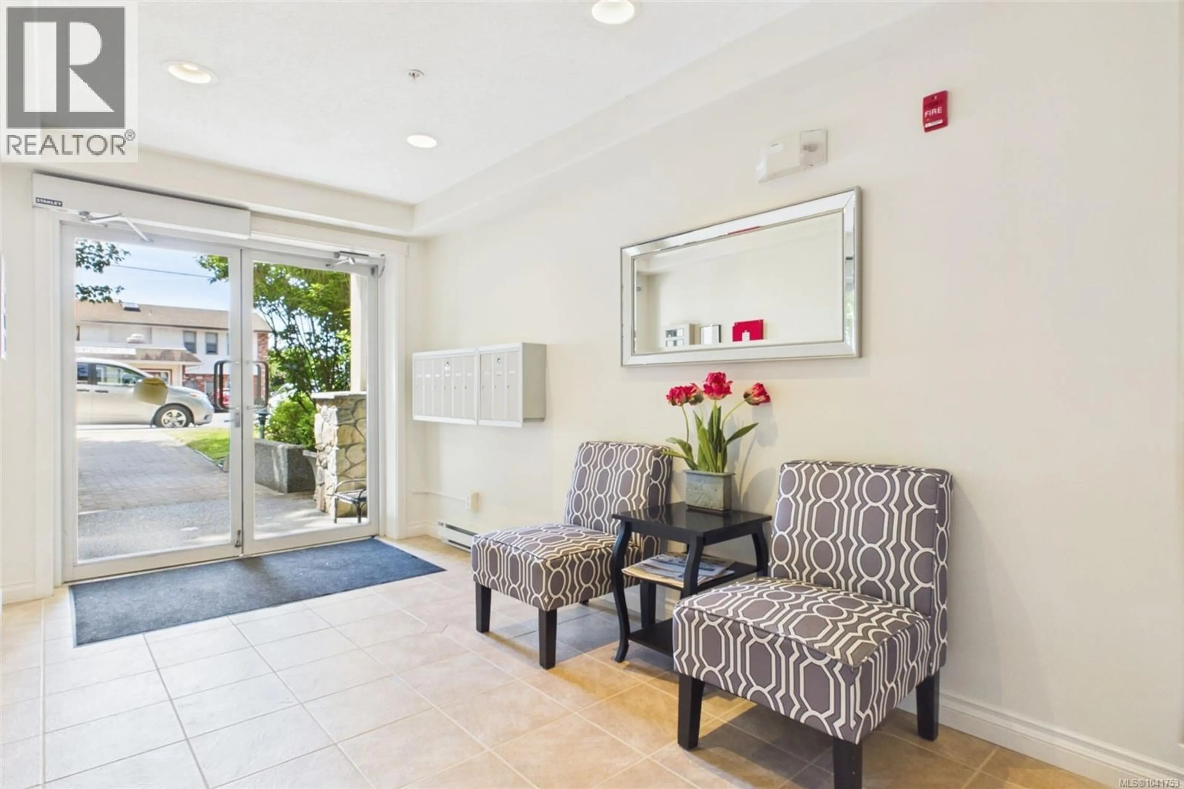 Lobby for 201 - 2318 JAMES WHITE BOULEVARD, Sidney British Columbia V8L1Z6