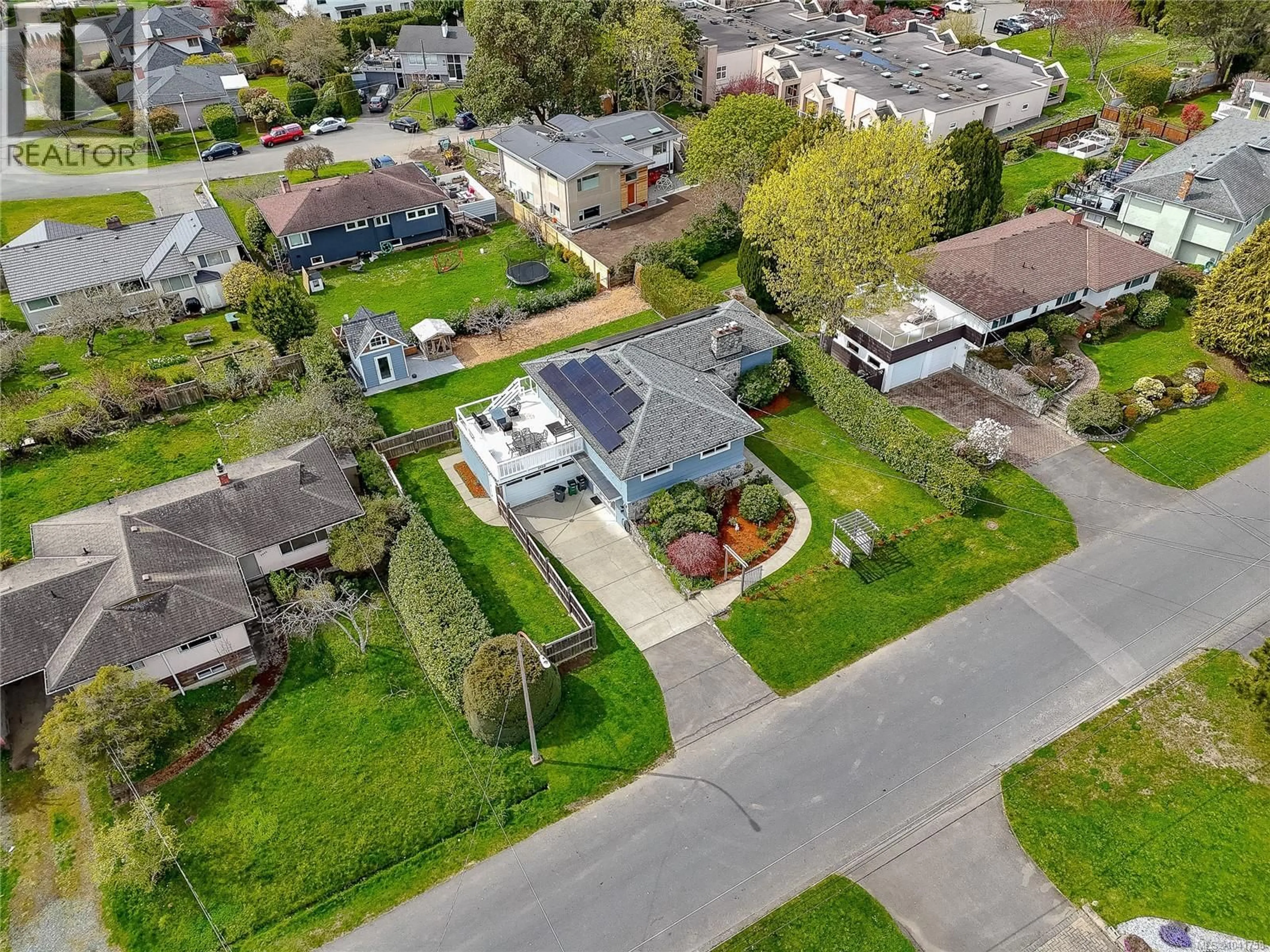 A pic from outside/outdoor area/front of a property/back of a property/a pic from drone, street for 3960 CHERRILEE CRESCENT, Saanich British Columbia V8N1R9