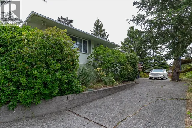 4021 GLANFORD AVENUE, Saanich 2