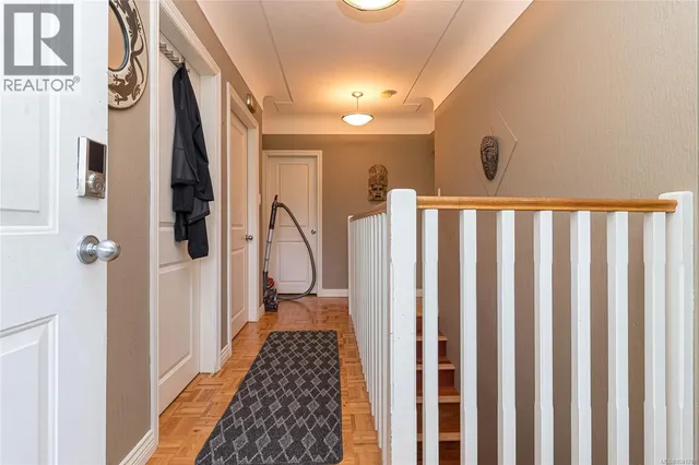 4021 GLANFORD AVENUE, Saanich 3