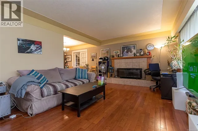 4021 GLANFORD AVENUE, Saanich 4