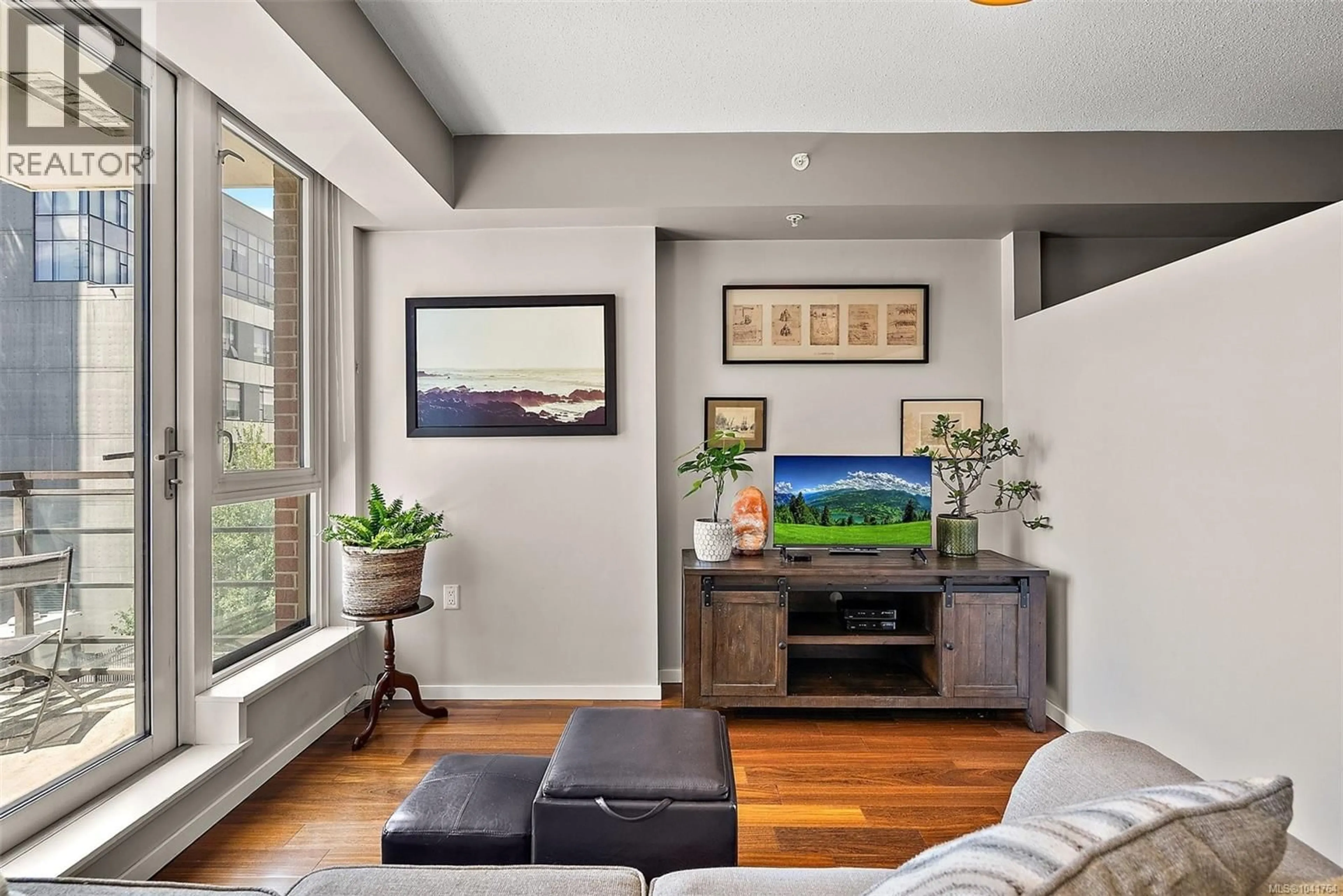Living room with furniture, unknown for 404 - 834 JOHNSON STREET, Victoria British Columbia V8W1N3