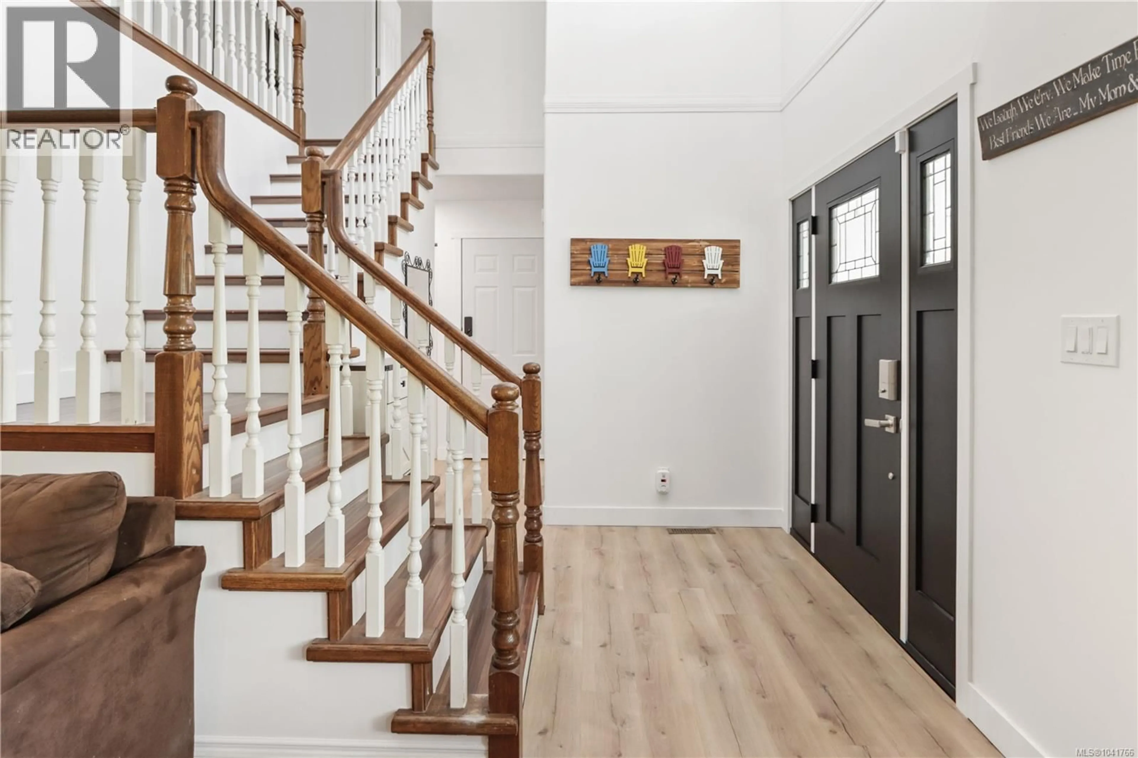 Indoor entryway for 6178 PARKWOOD DRIVE, Nanaimo British Columbia V9T6C8