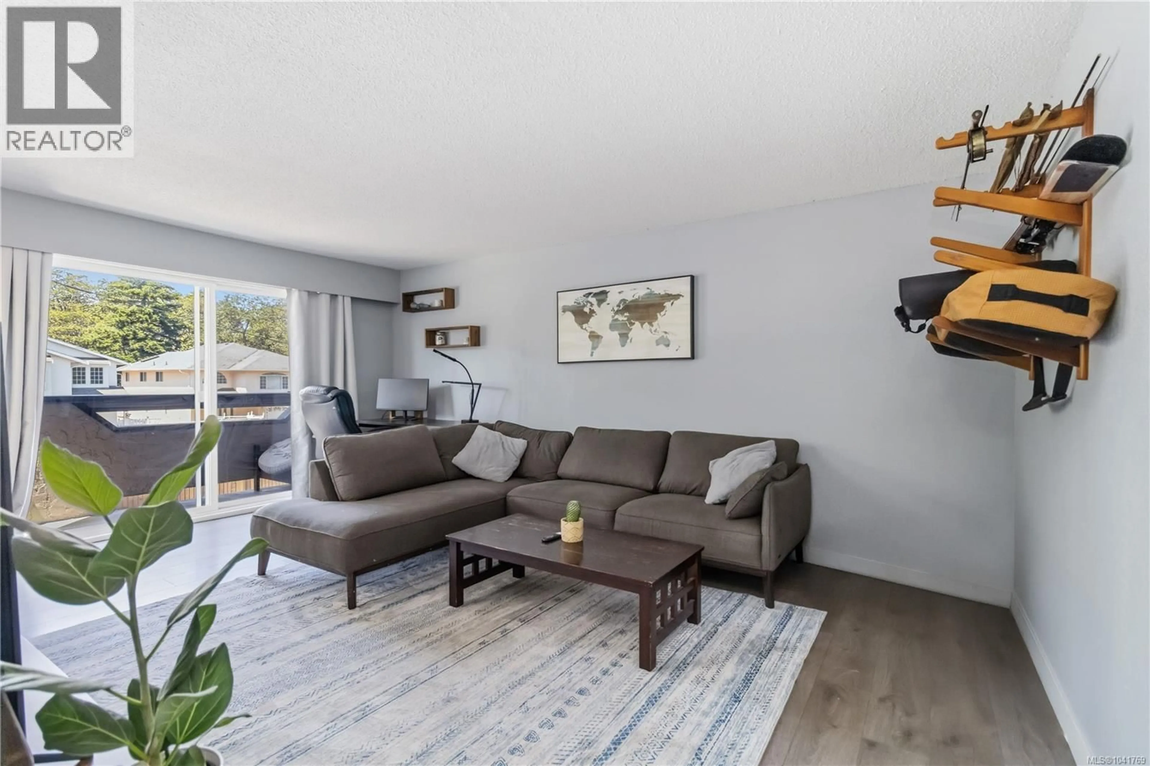 Living room with furniture, wood/laminate floor for 203 - 3800 QUADRA STREET, Saanich British Columbia V8R5G4