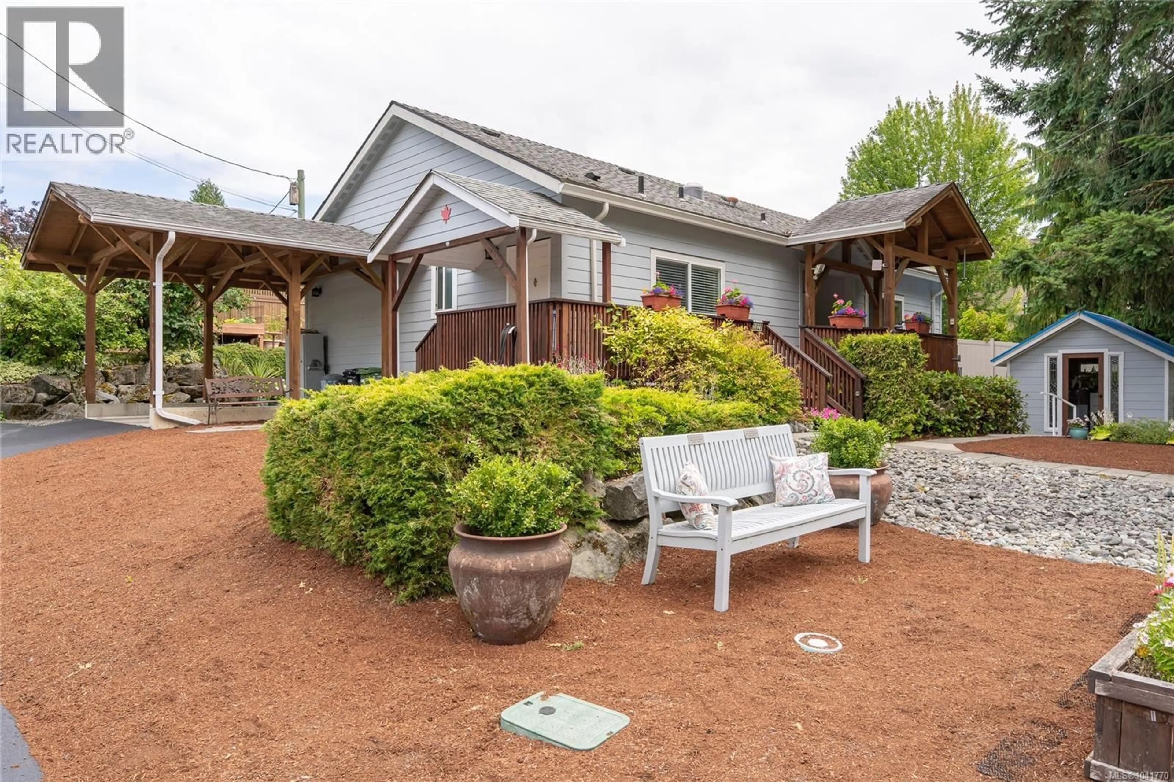 Patio, mountain view for 3023 OAK STREET, Chemainus British Columbia V0R1K2