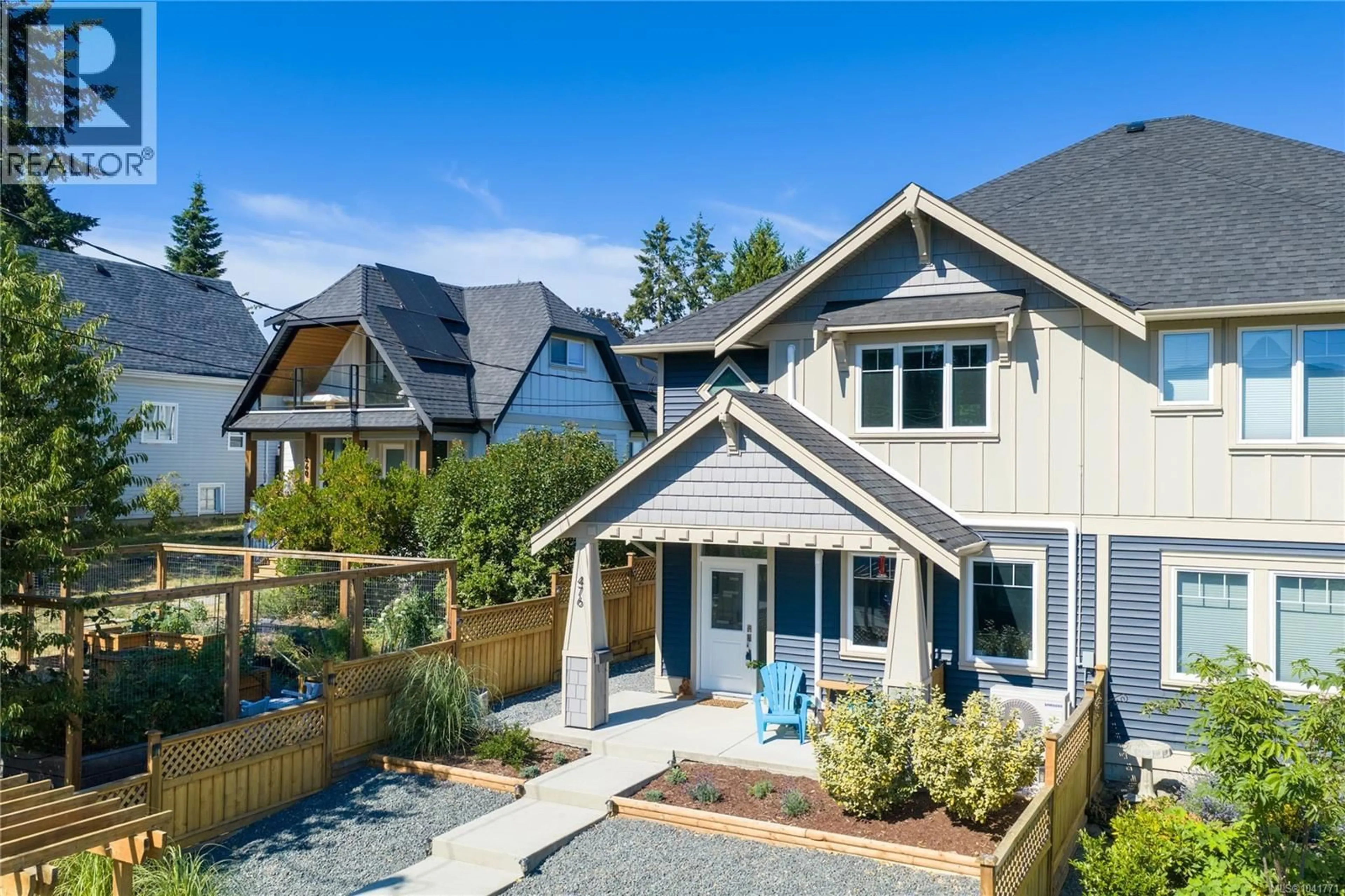 Home with vinyl exterior material, street for 476 MACHLEARY STREET, Nanaimo British Columbia V9R2H2