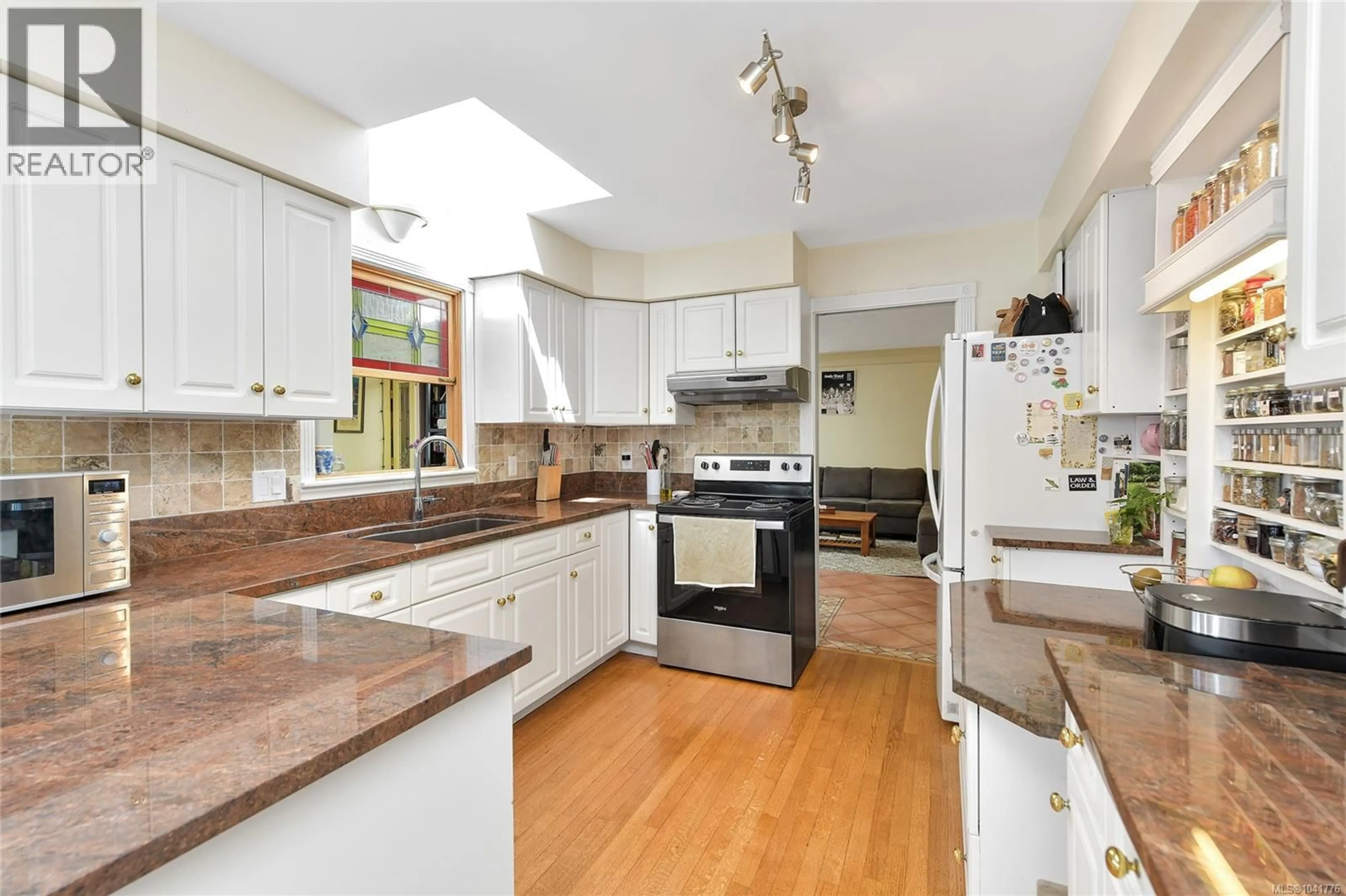 Standard kitchen, unknown for 4296 QUADRA STREET, Saanich British Columbia V8X1L6