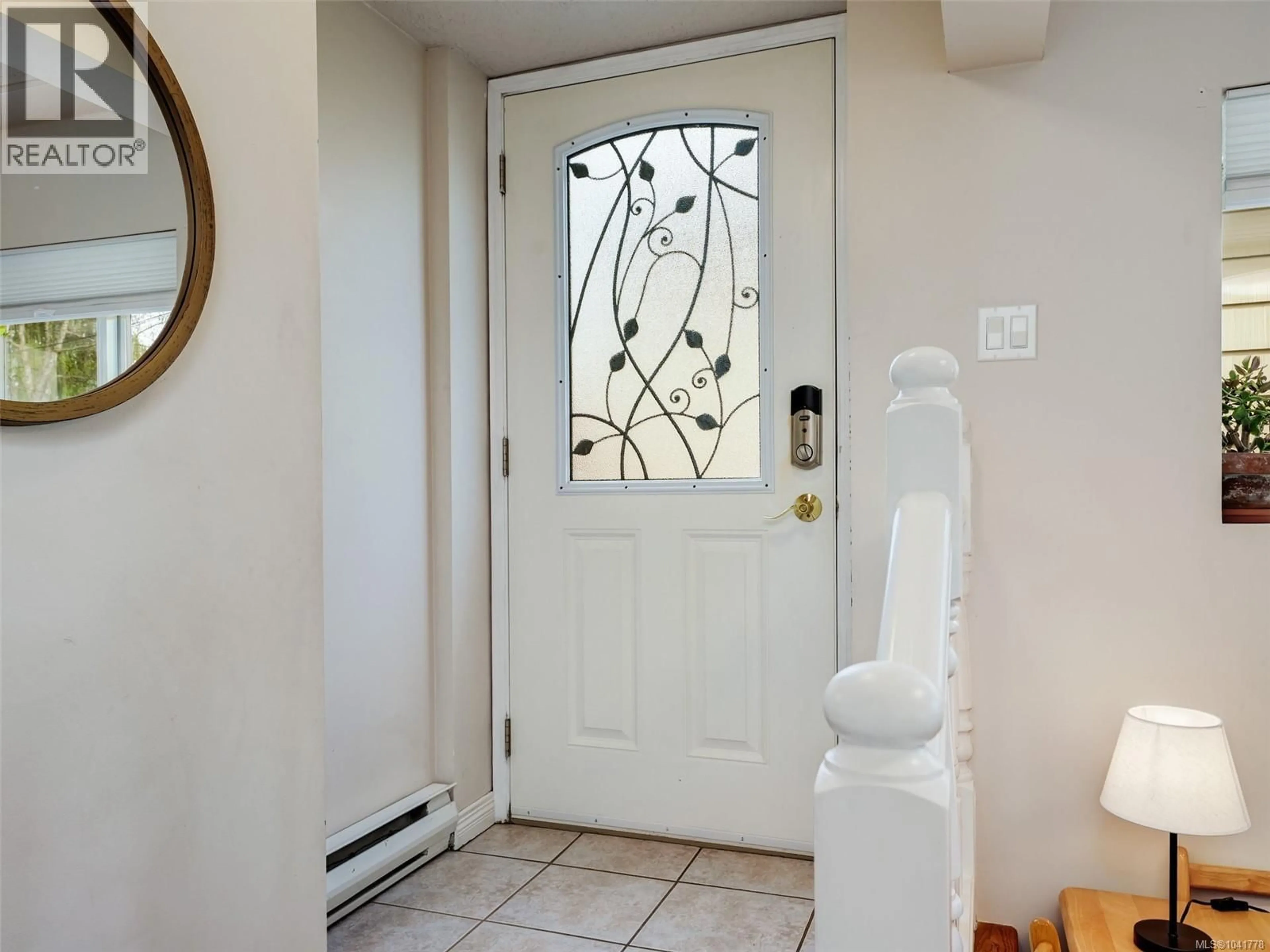 Indoor entryway for 837 VILLANCE STREET, Victoria British Columbia V8X2P5