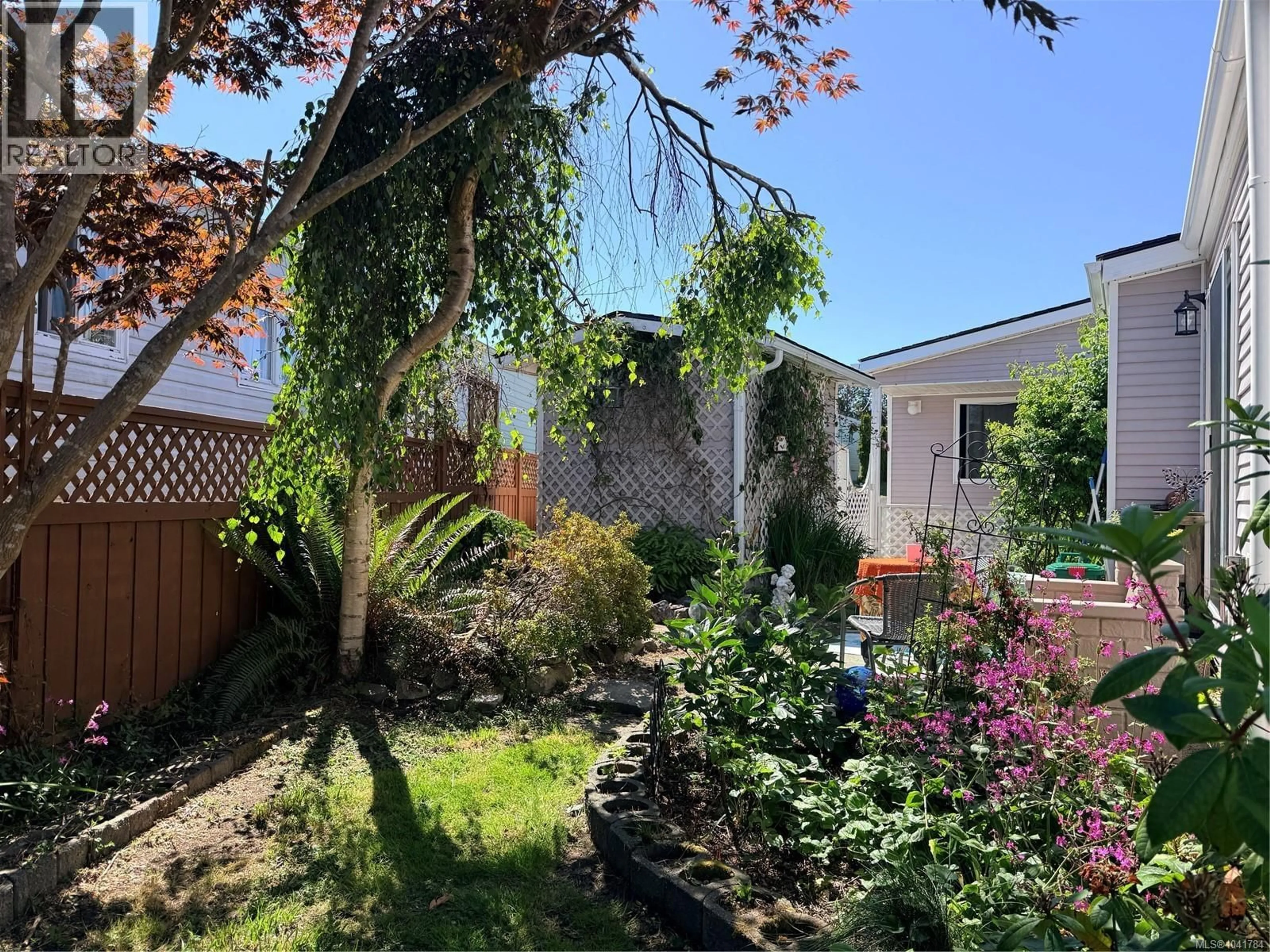 A pic from outside/outdoor area/front of a property/back of a property/a pic from drone, street for 718 PATTERSON WAY, Port McNeill British Columbia V0N2R0
