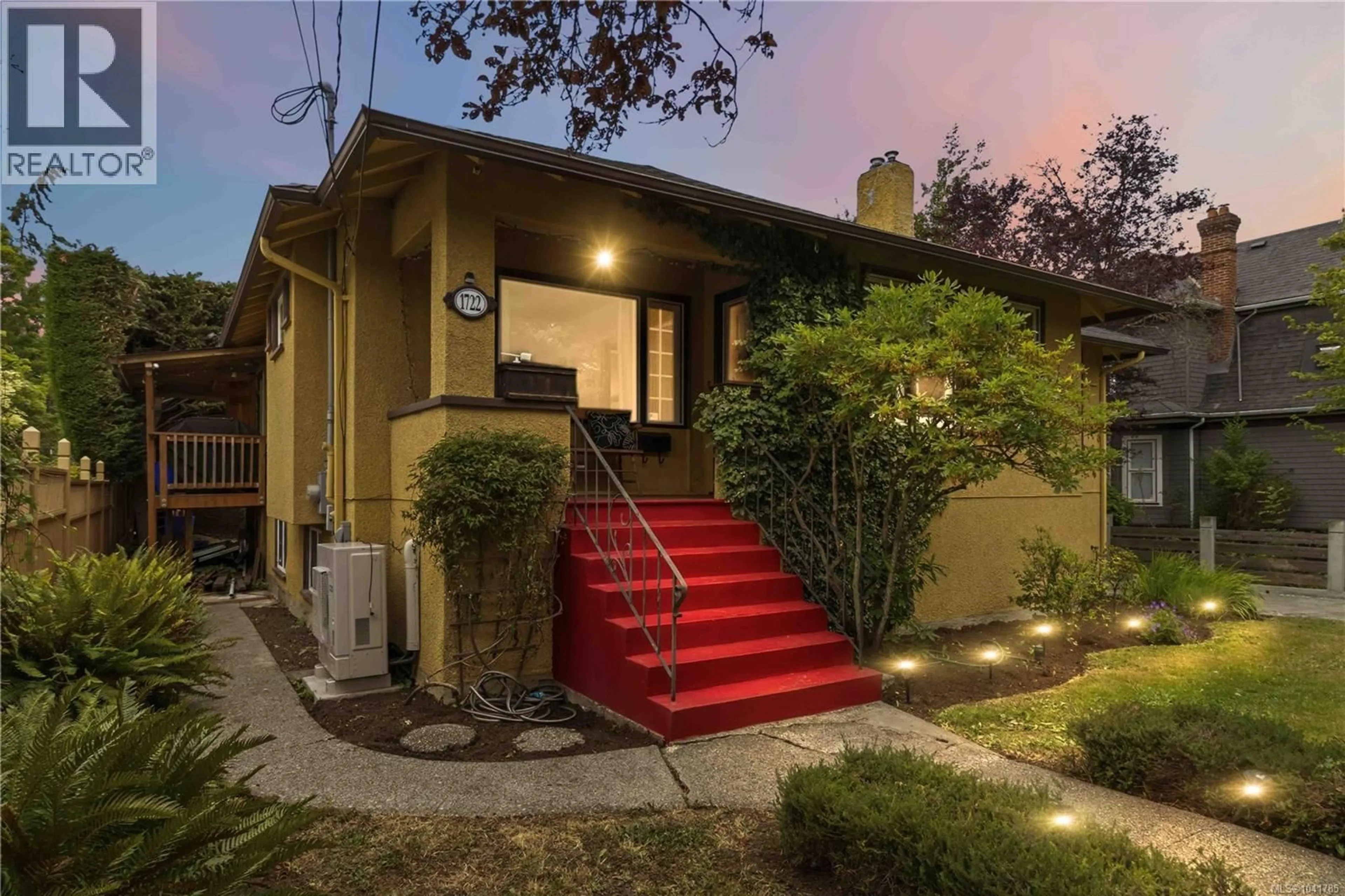 Unknown for 1722 STANLEY AVENUE, Victoria British Columbia V8R3W8