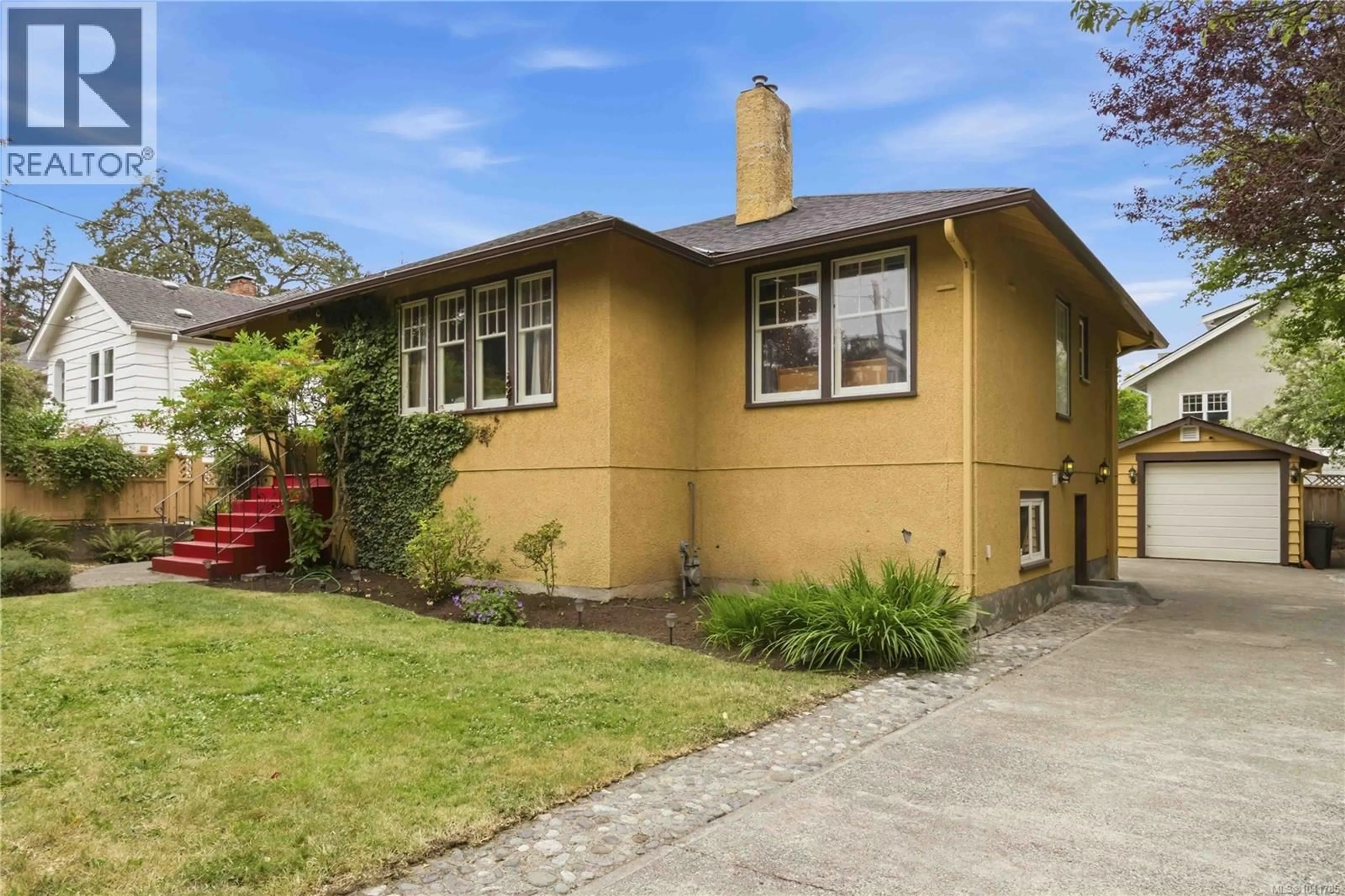 Unknown for 1722 STANLEY AVENUE, Victoria British Columbia V8R3W8