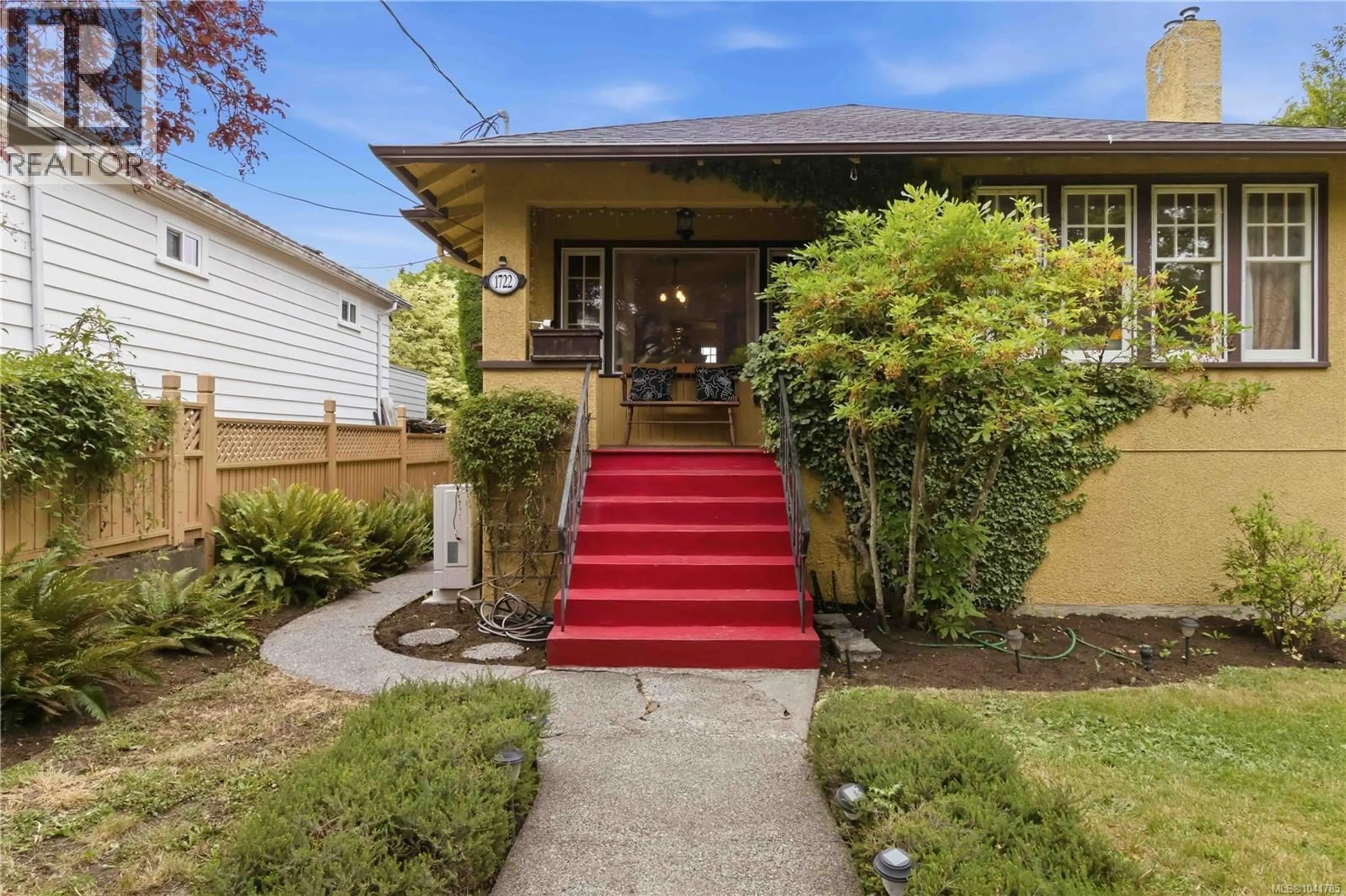 Unknown for 1722 STANLEY AVENUE, Victoria British Columbia V8R3W8