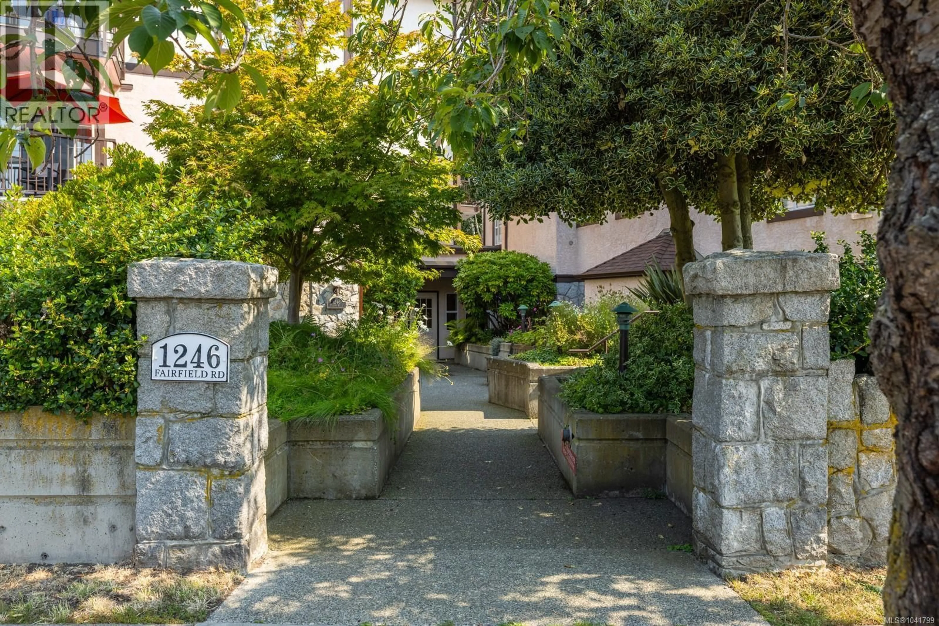 Unknown for 304 - 1246 FAIRFIELD ROAD, Victoria British Columbia V8V3B5