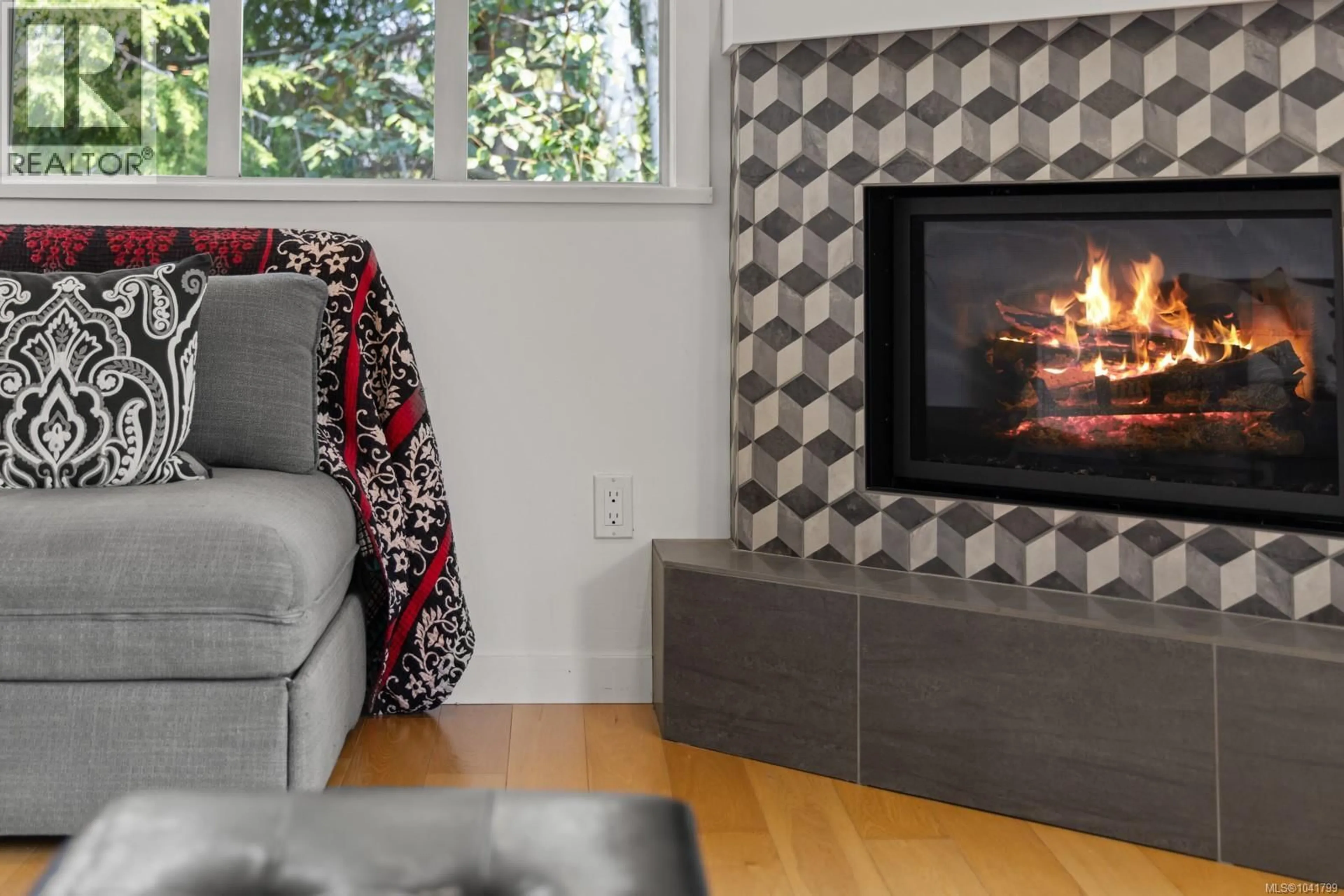 Living room with furniture, unknown for 304 - 1246 FAIRFIELD ROAD, Victoria British Columbia V8V3B5