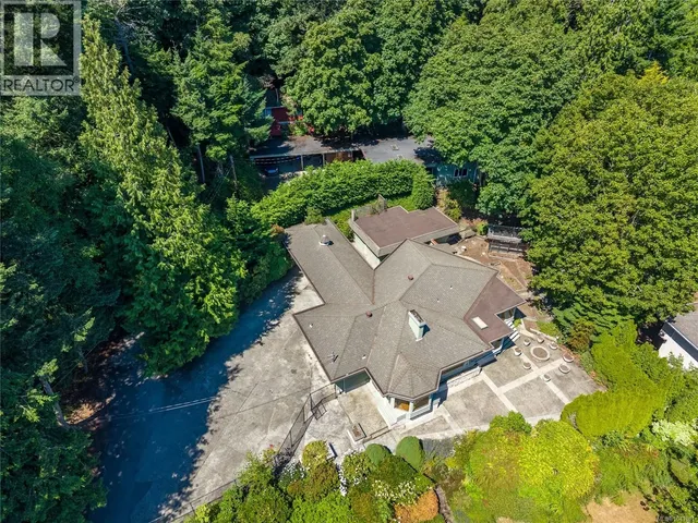 4916 LOCHSIDE DRIVE, Saanich 5