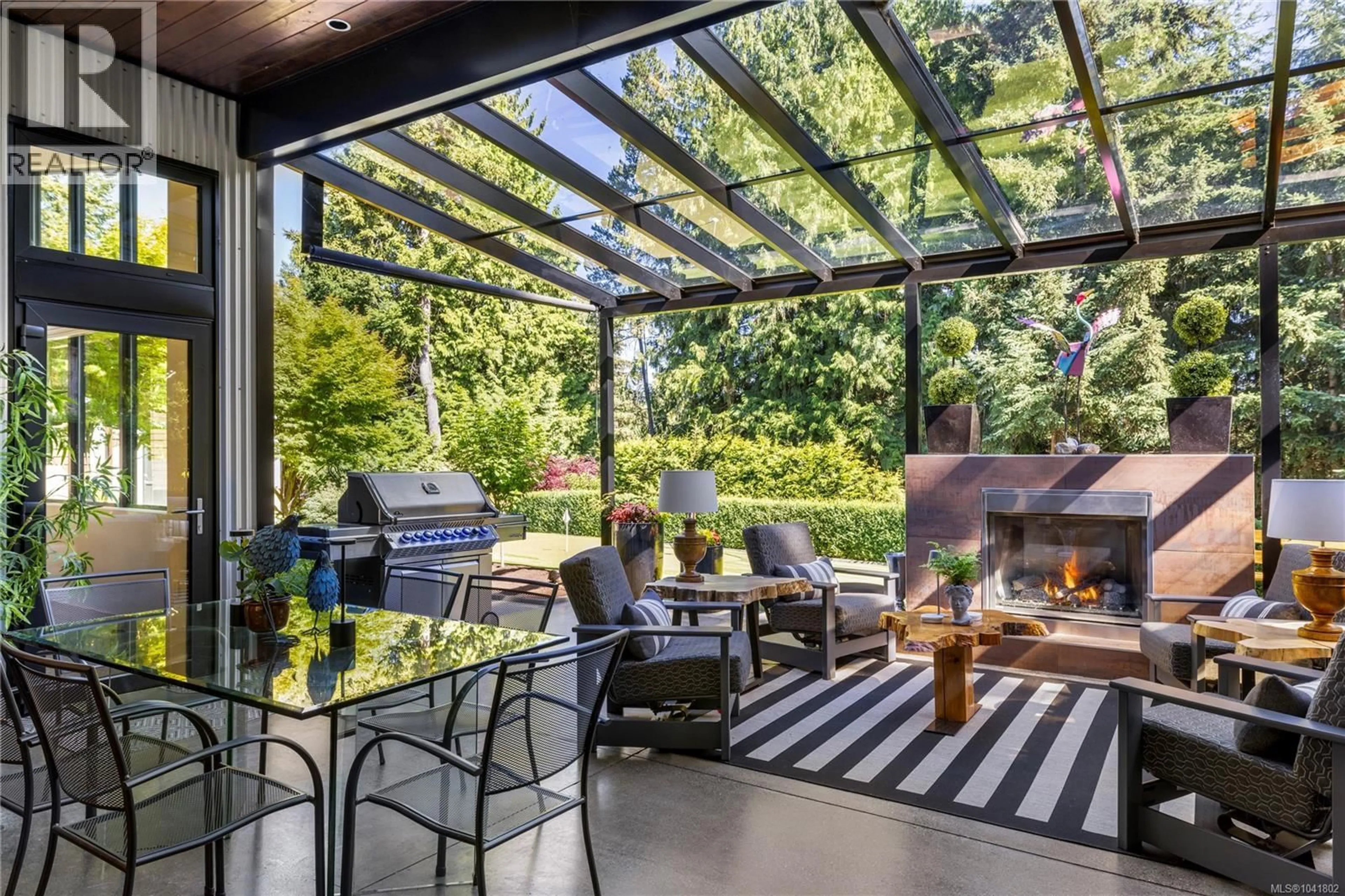 Patio, street for 163 SUNNINGDALE ROAD EAST, Qualicum Beach British Columbia V9K1L1
