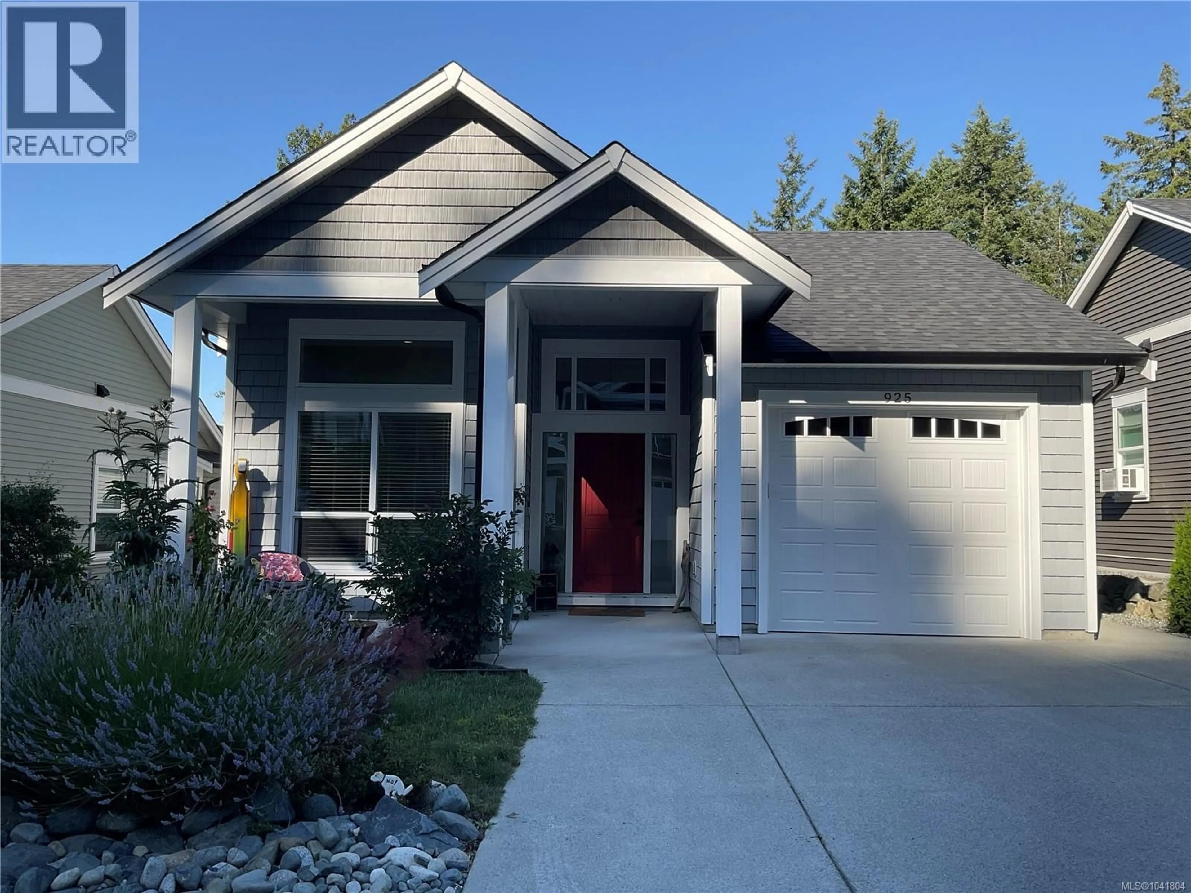Home with vinyl exterior material, street for 925 CRAIG ROAD, Ladysmith British Columbia V9G2C4
