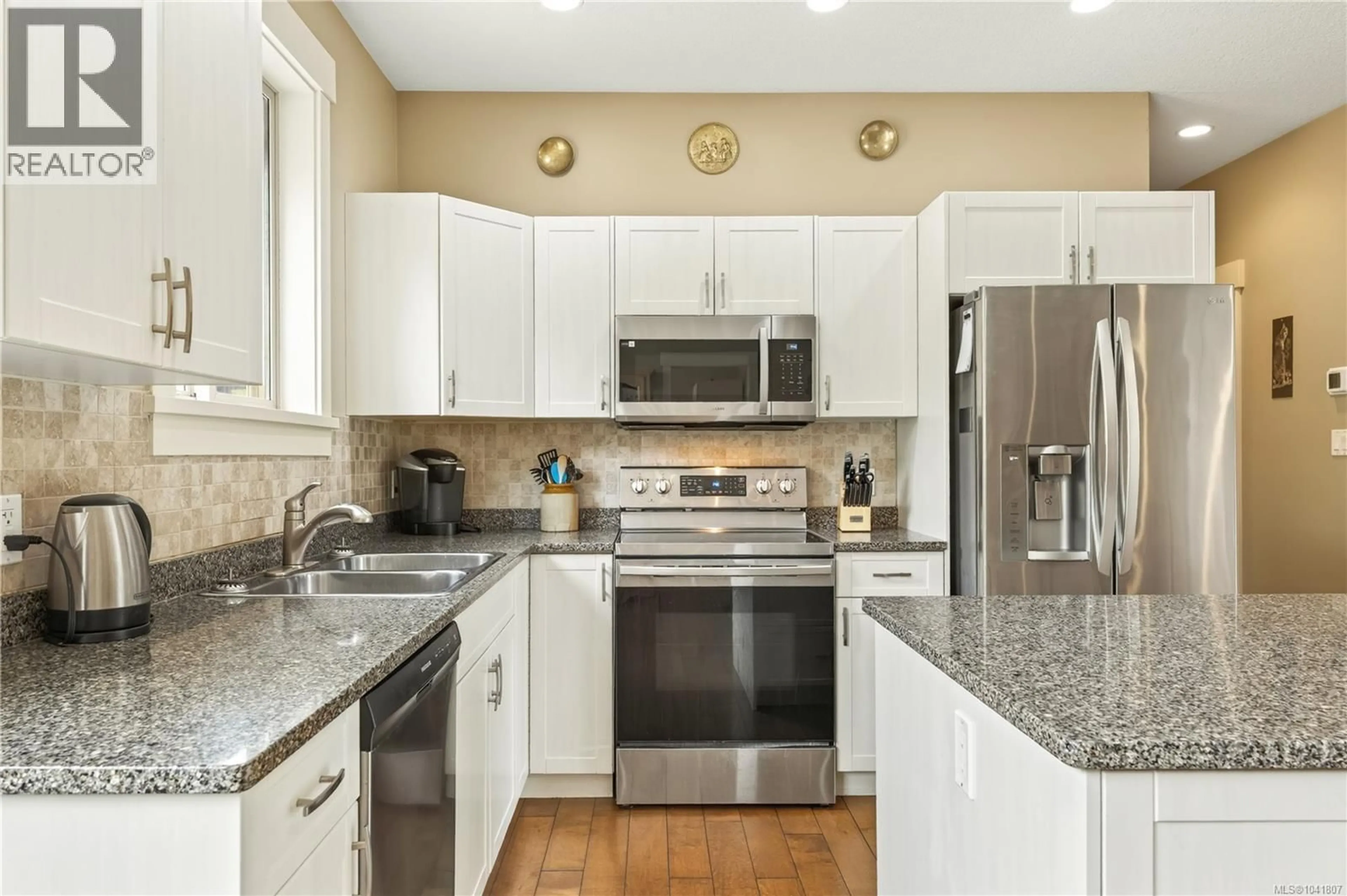 Open concept kitchen, ceramic/tile floor for 460 NANAIMO RIVER ROAD, Nanaimo British Columbia V9X1E2