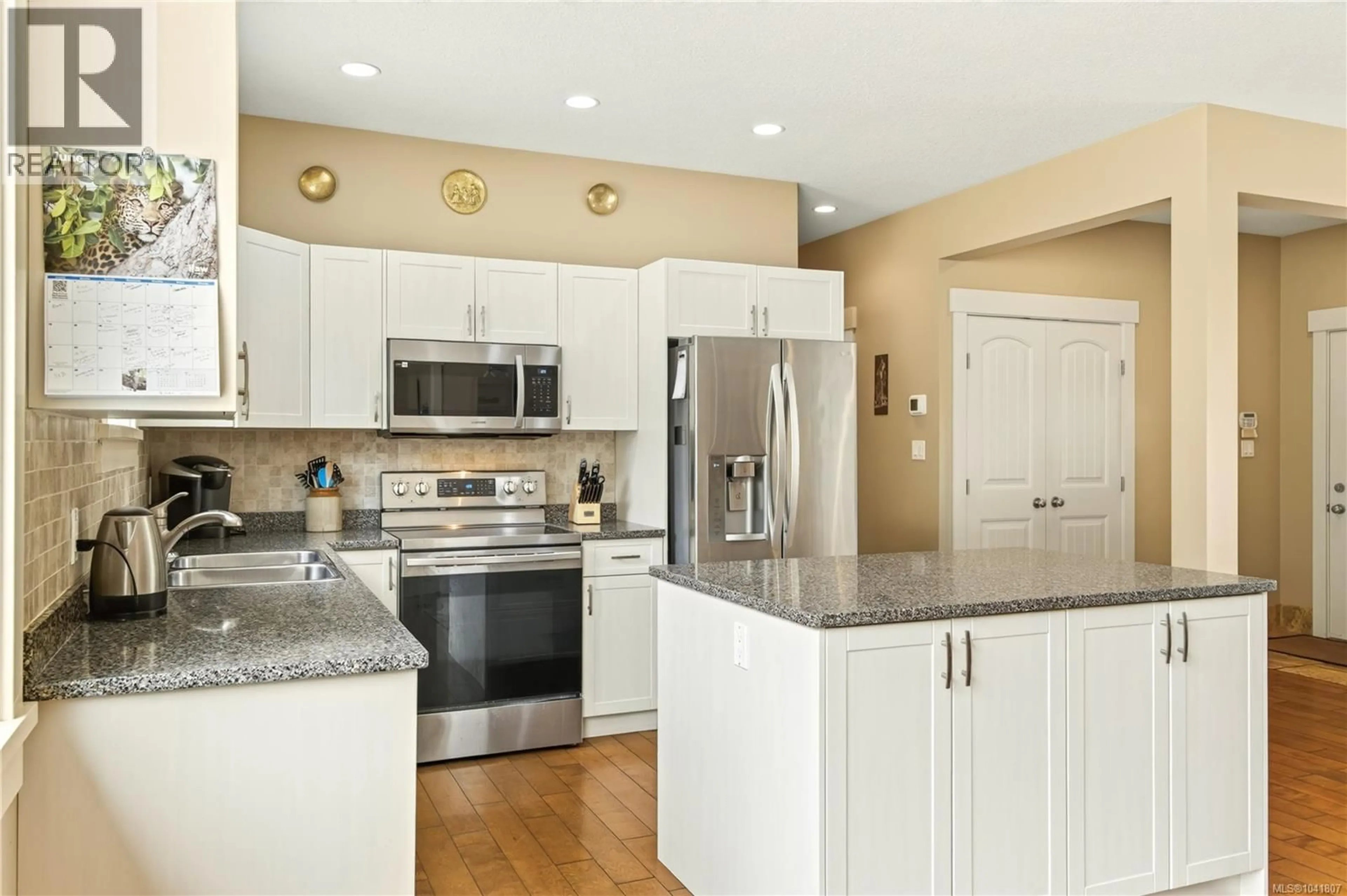 Open concept kitchen, ceramic/tile floor for 460 NANAIMO RIVER ROAD, Nanaimo British Columbia V9X1E2