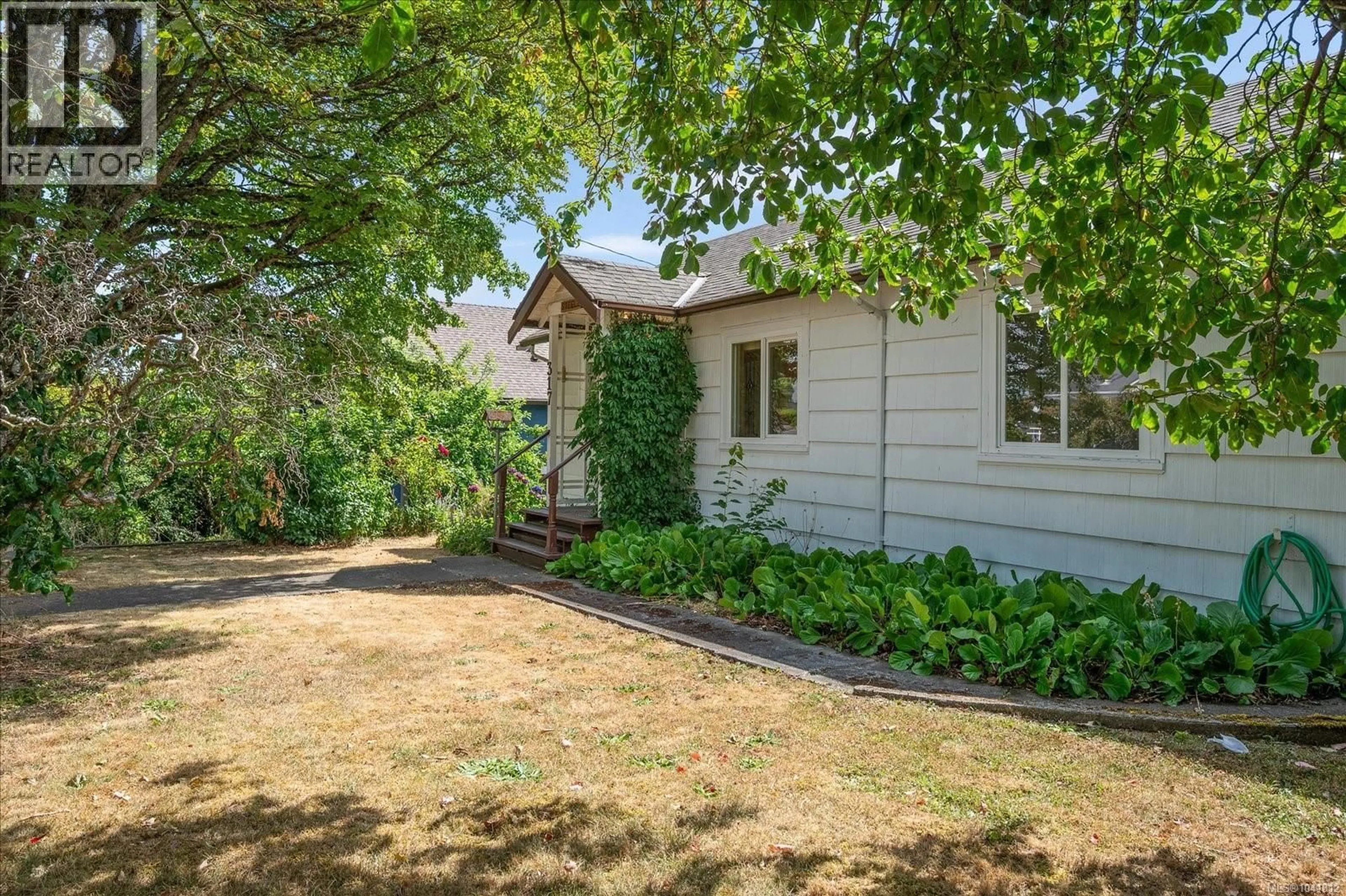 A pic from outside/outdoor area/front of a property/back of a property/a pic from drone, street for 317 BADEN POWELL STREET, Ladysmith British Columbia V9G1J9