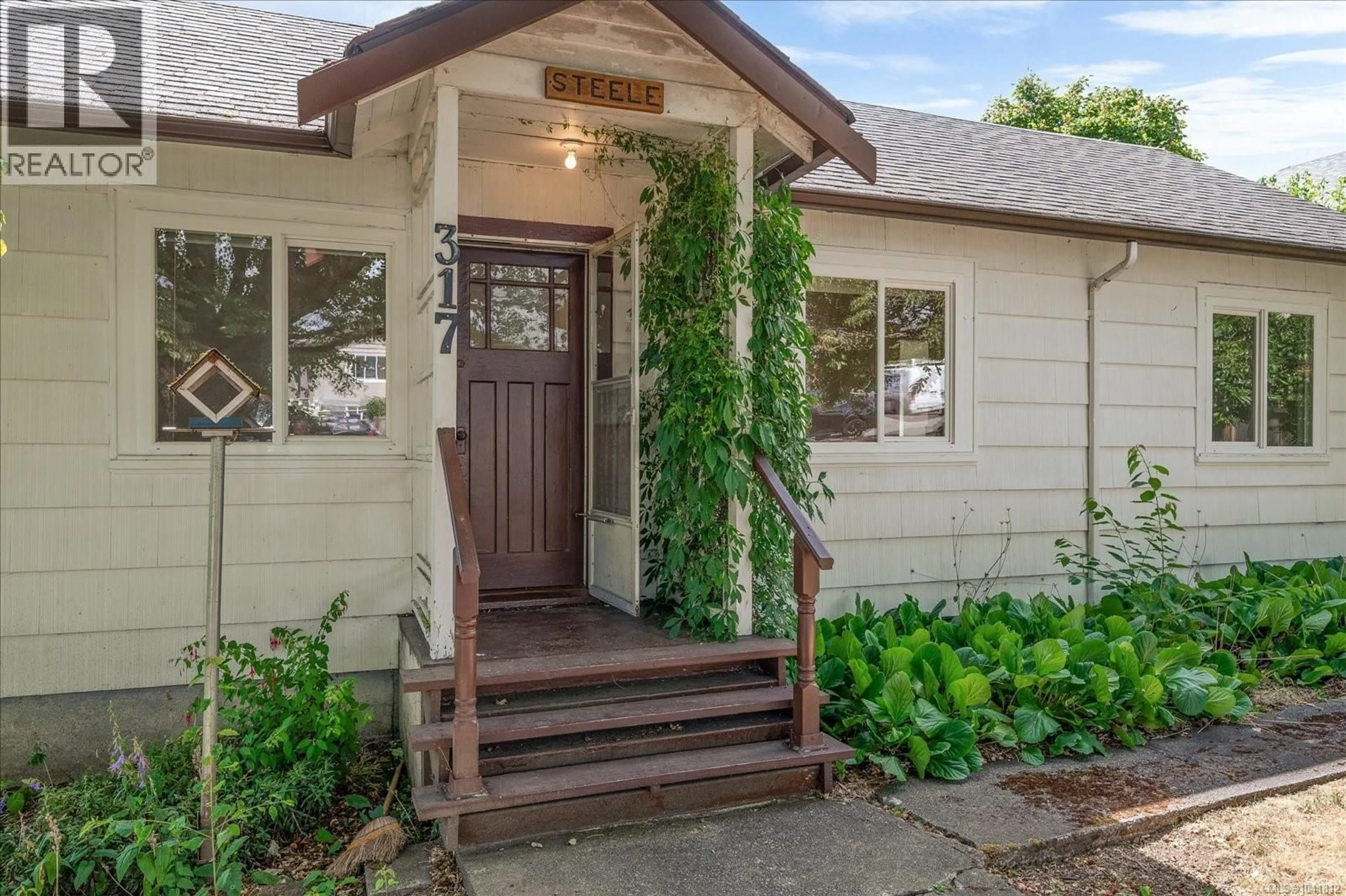 Indoor entryway for 317 BADEN POWELL STREET, Ladysmith British Columbia V9G1J9