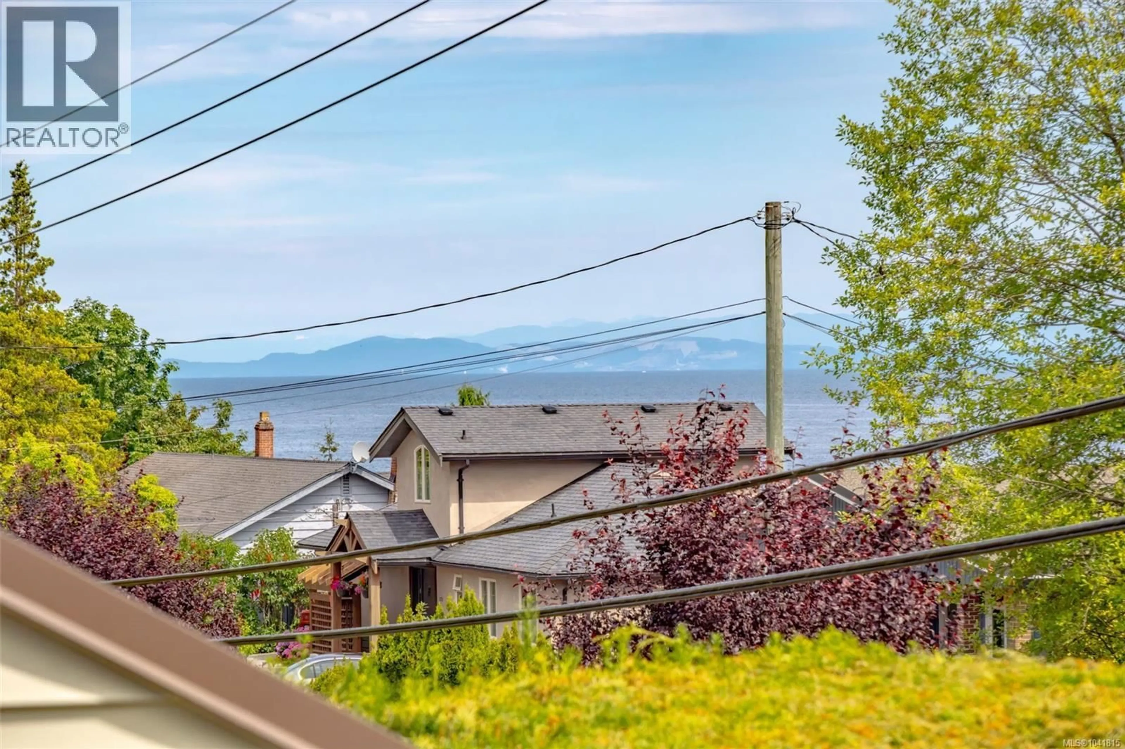 A pic from outside/outdoor area/front of a property/back of a property/a pic from drone, mountain view for 7 - 570 CRESCENT ROAD WEST, Qualicum Beach British Columbia V9K1H9